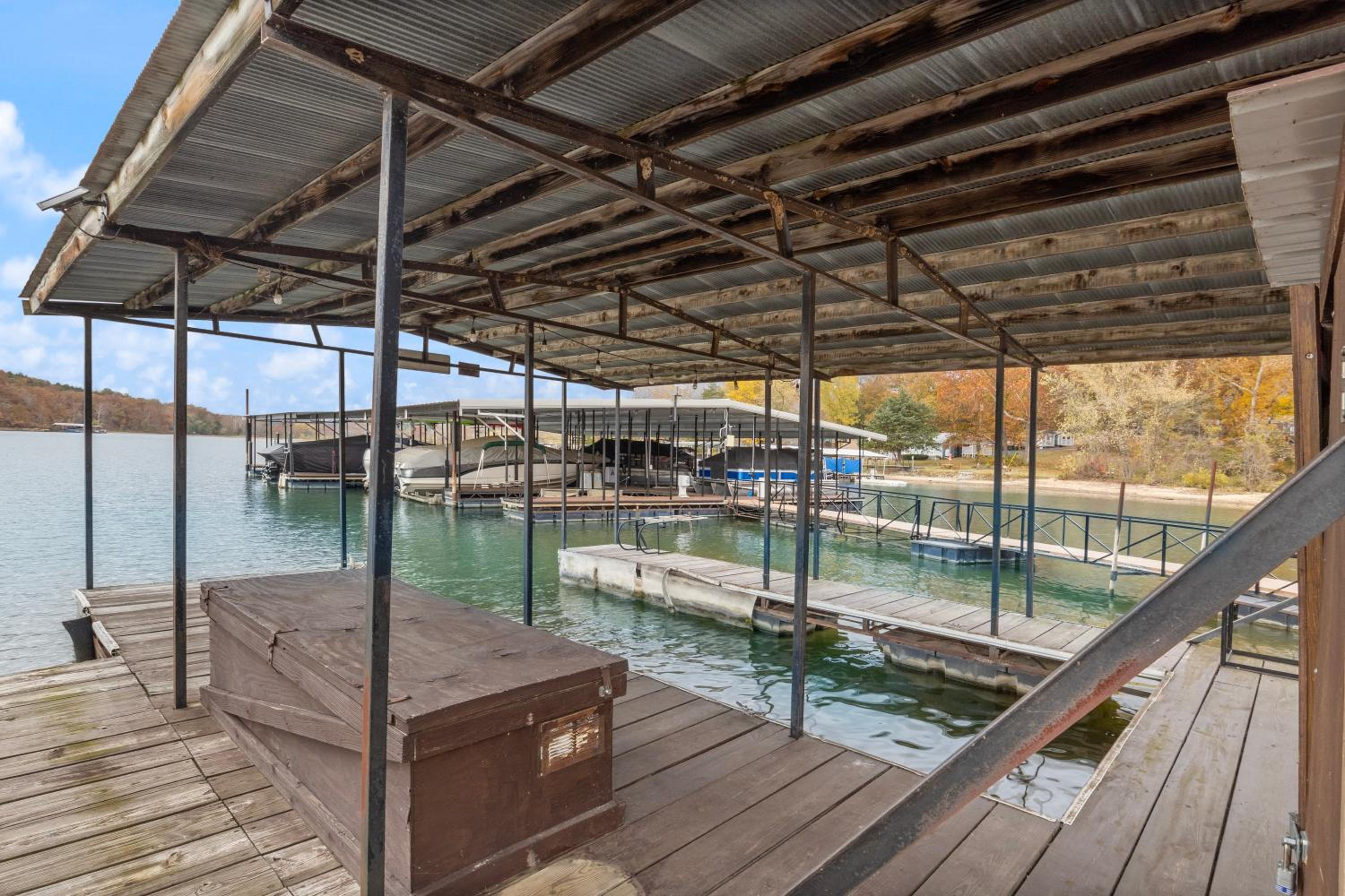 Stunning Lake View On A Nice & Quiet Relaxing Home