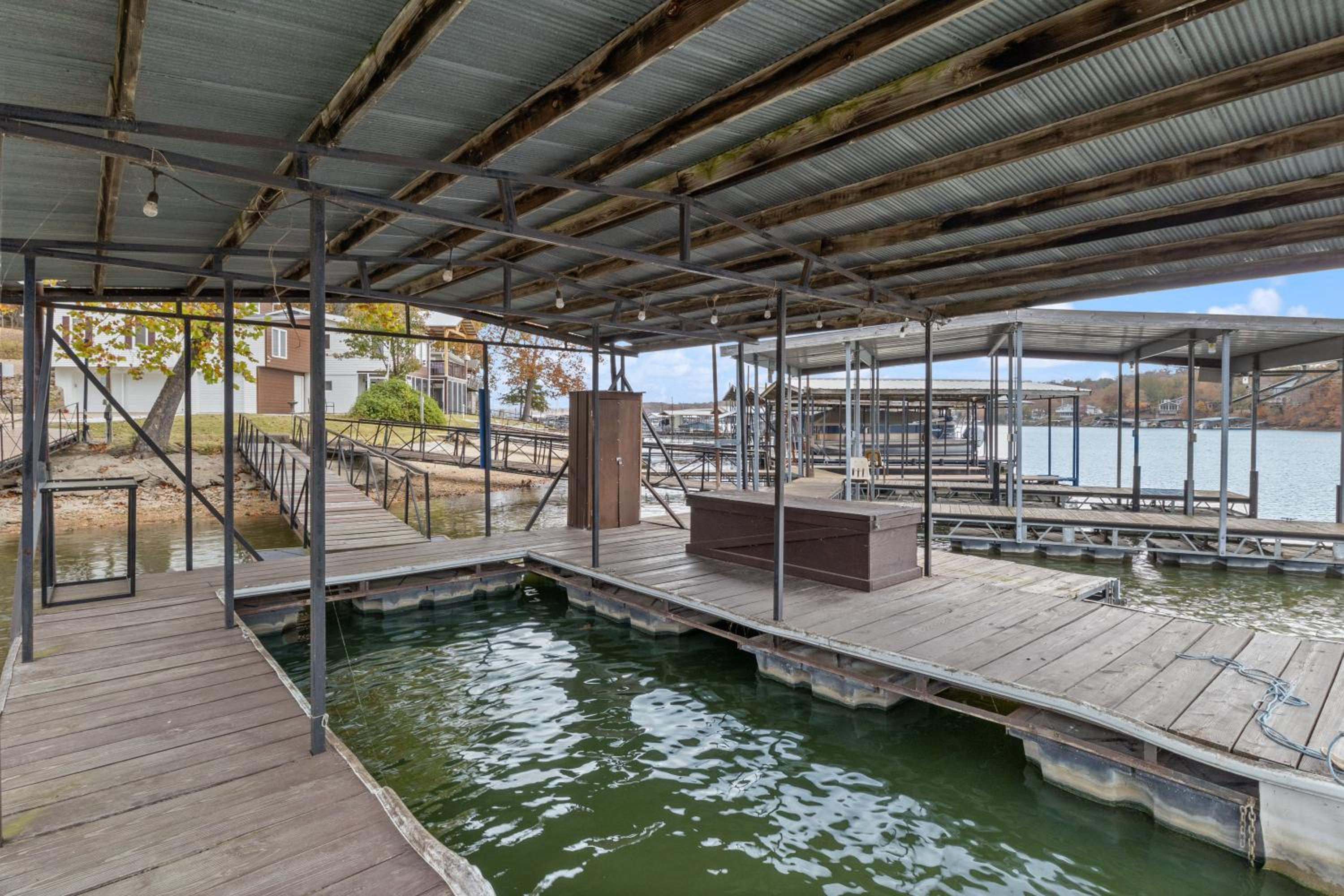 Stunning Lake View On A Nice & Quiet Relaxing Home