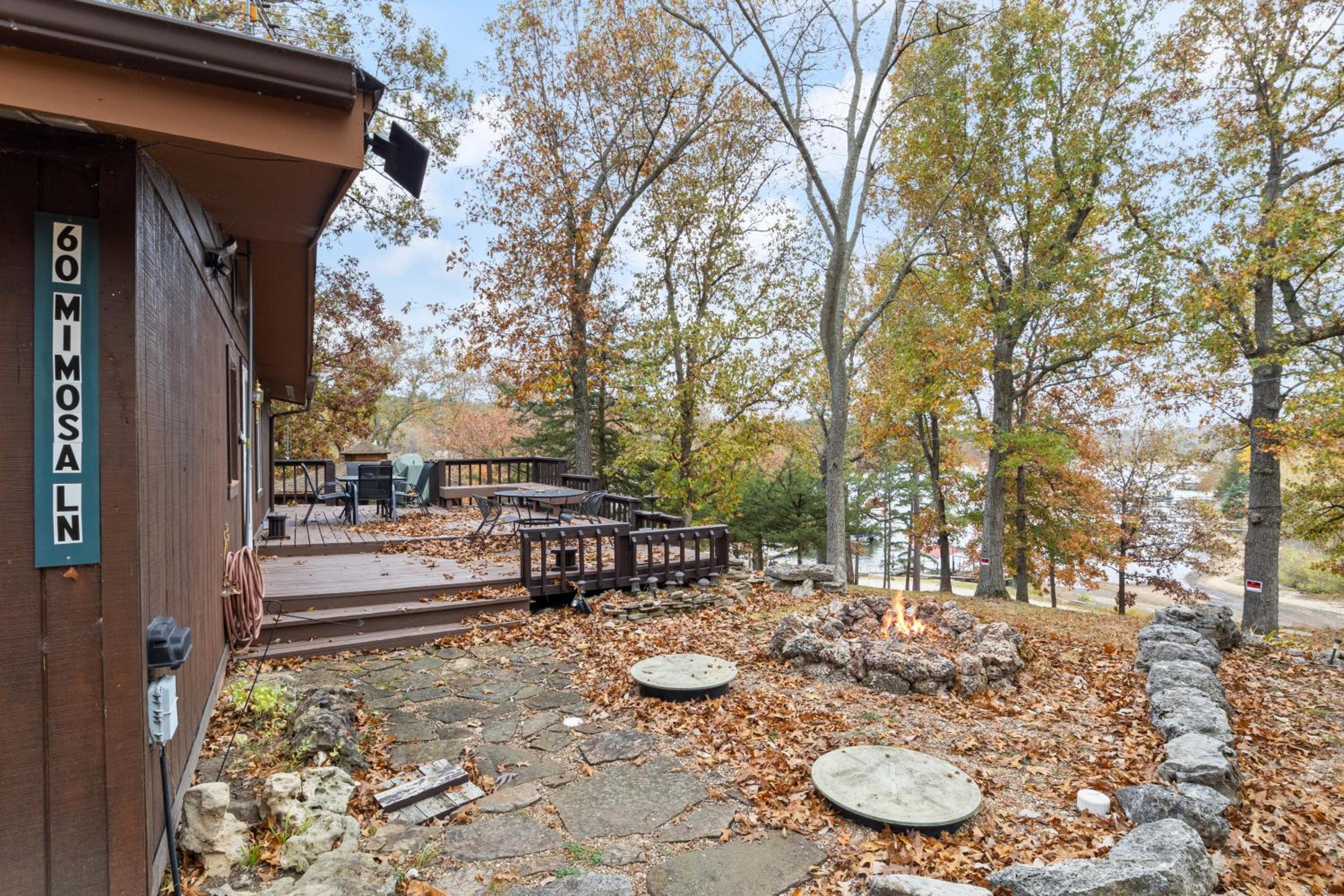 Stunning Lake View On A Nice & Quiet Relaxing Home
