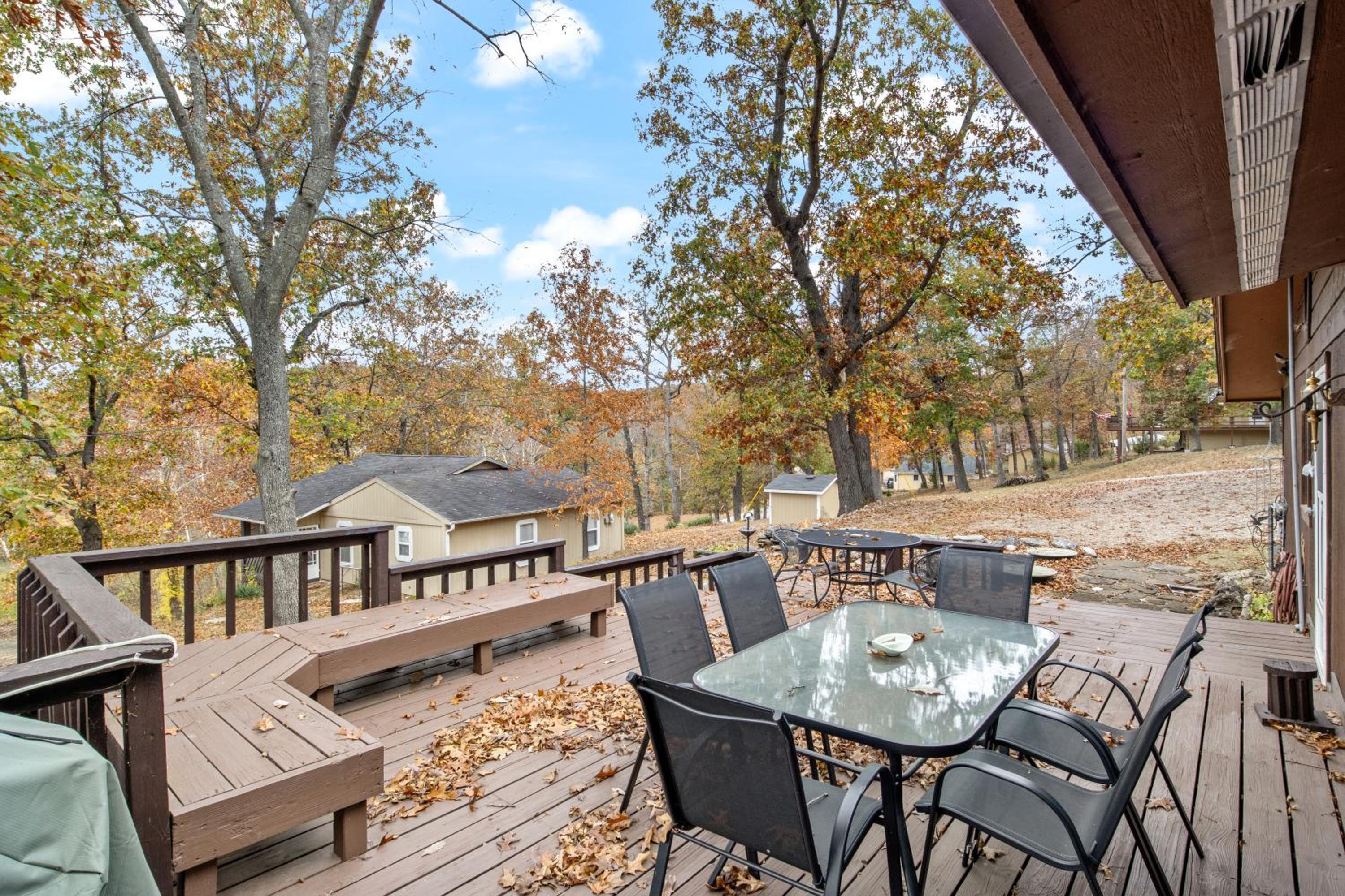 Stunning Lake View On A Nice & Quiet Relaxing Home