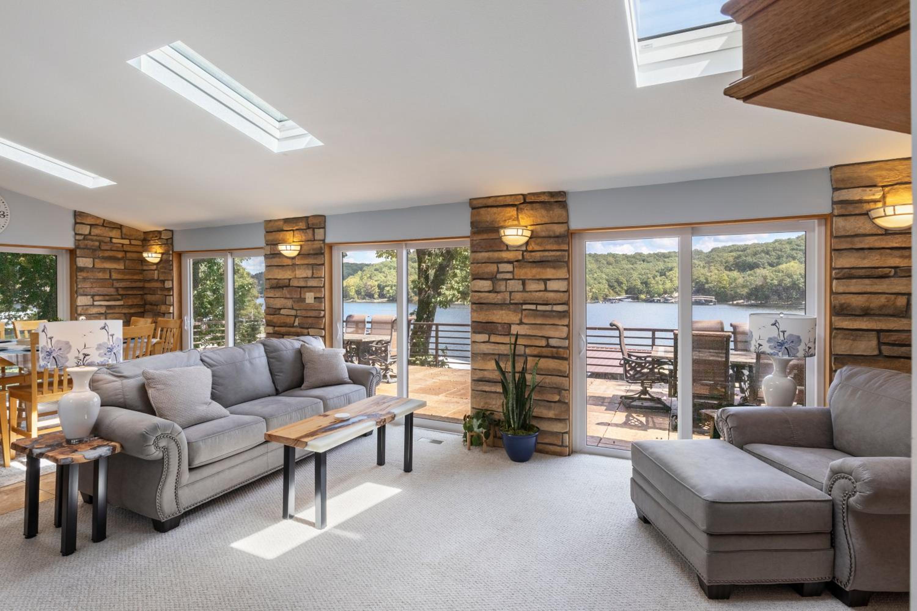 Spacious, Quiet & Great Cove, Nearby Attractions, Private Dock, Fireplace, Expansive Deck