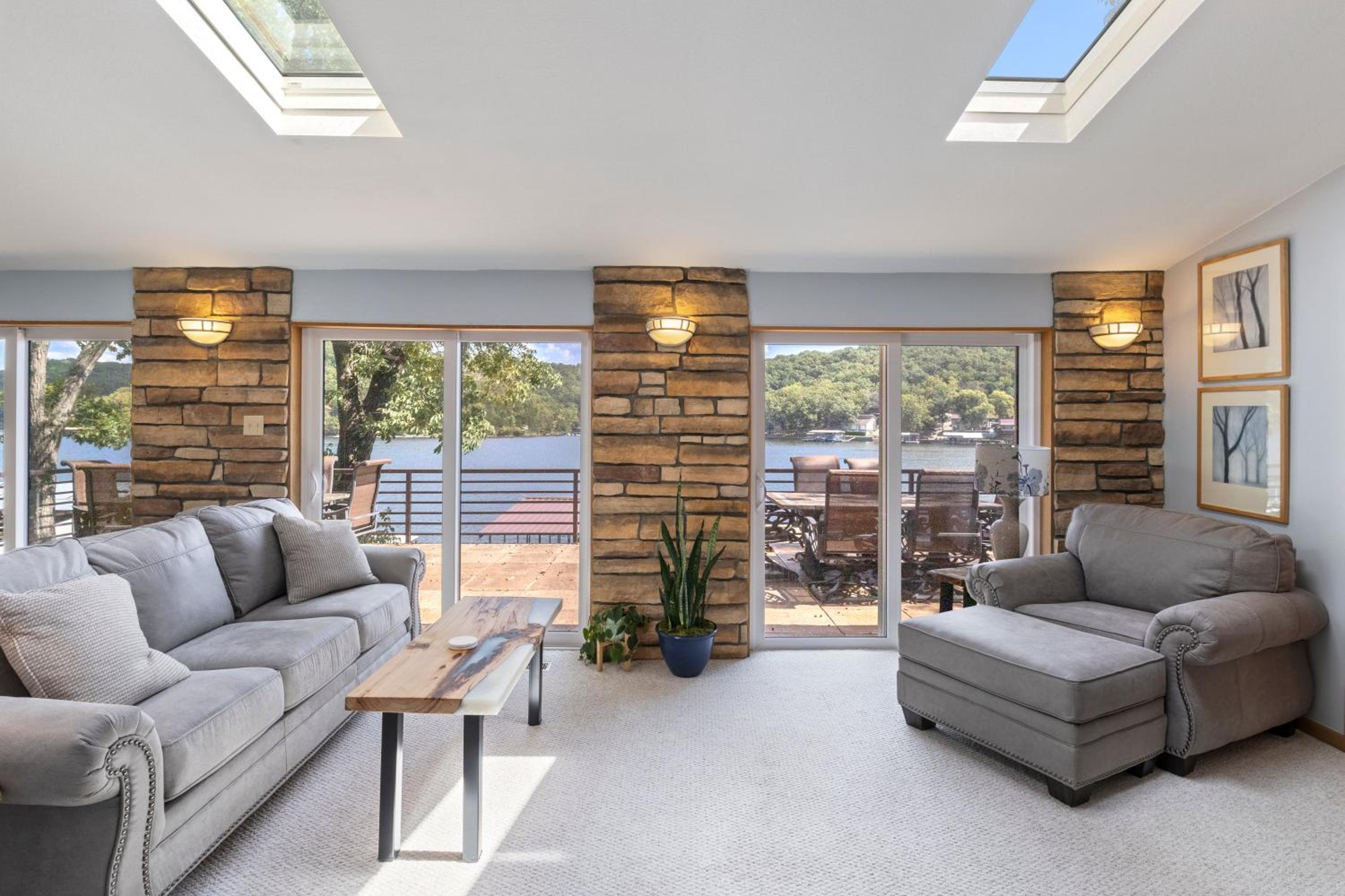 Spacious, Quiet & Great Cove, Nearby Attractions, Private Dock, Fireplace, Expansive Deck