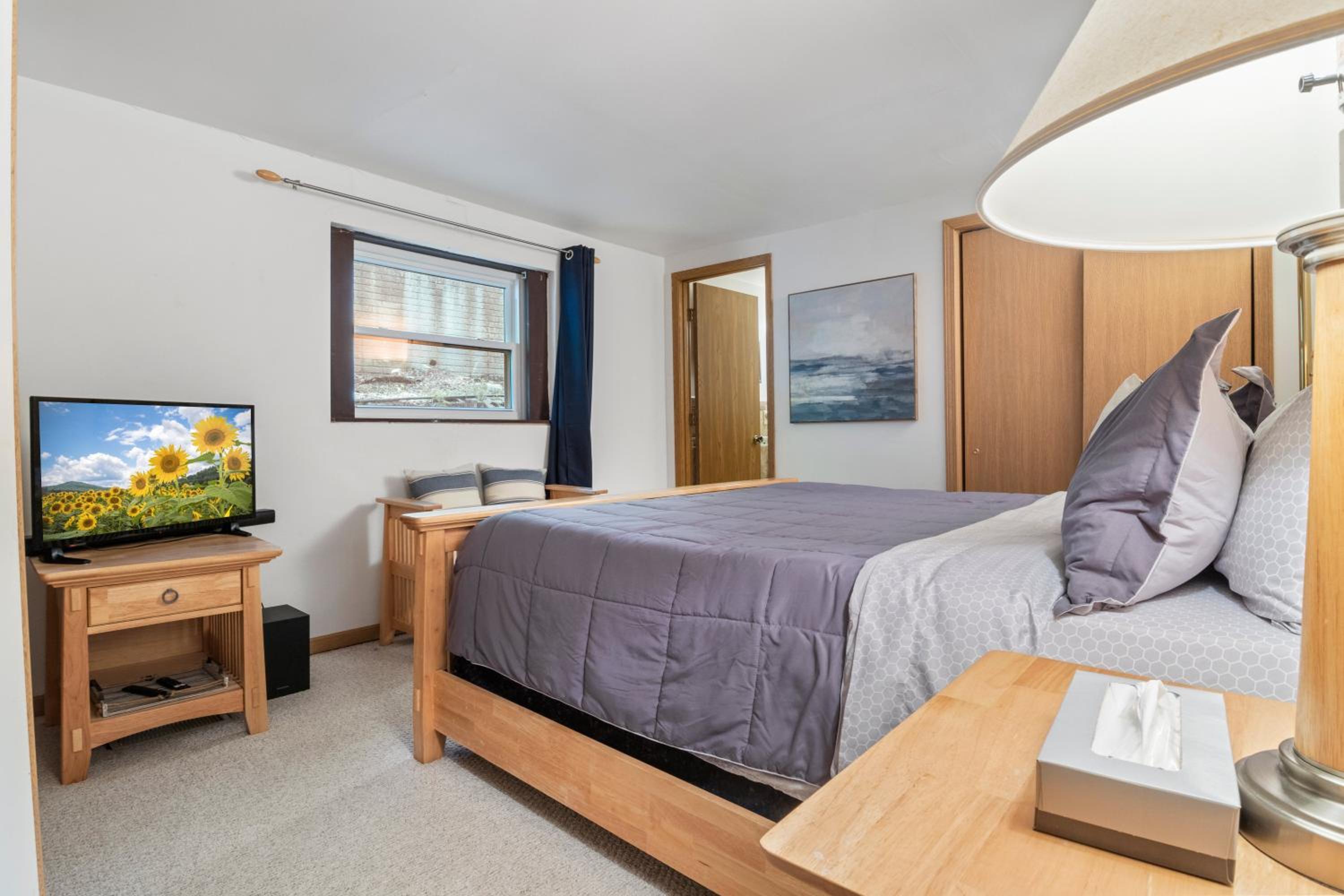 Spacious, Quiet & Great Cove, Nearby Attractions, Private Dock, Fireplace, Expansive Deck
