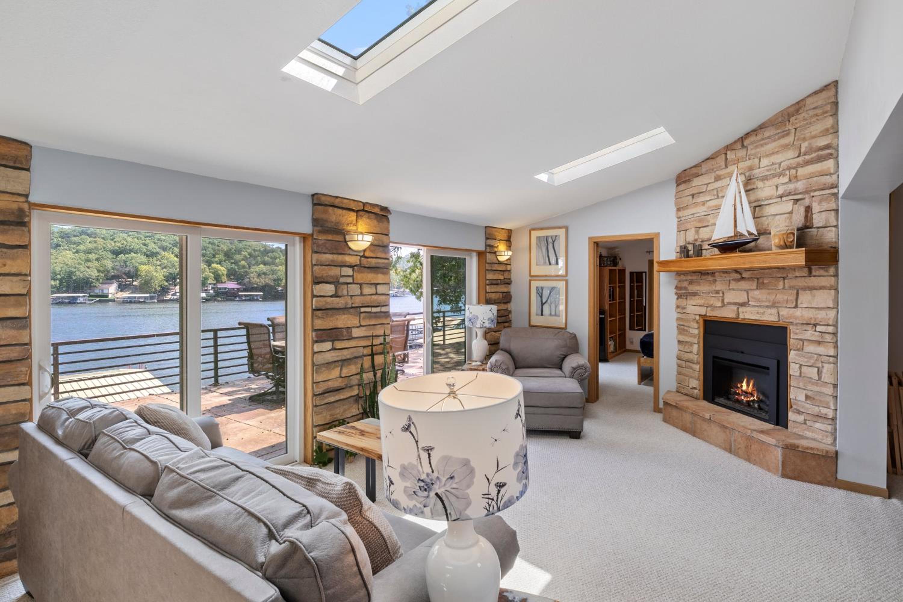 Spacious, Quiet & Great Cove, Nearby Attractions, Private Dock, Fireplace, Expansive Deck