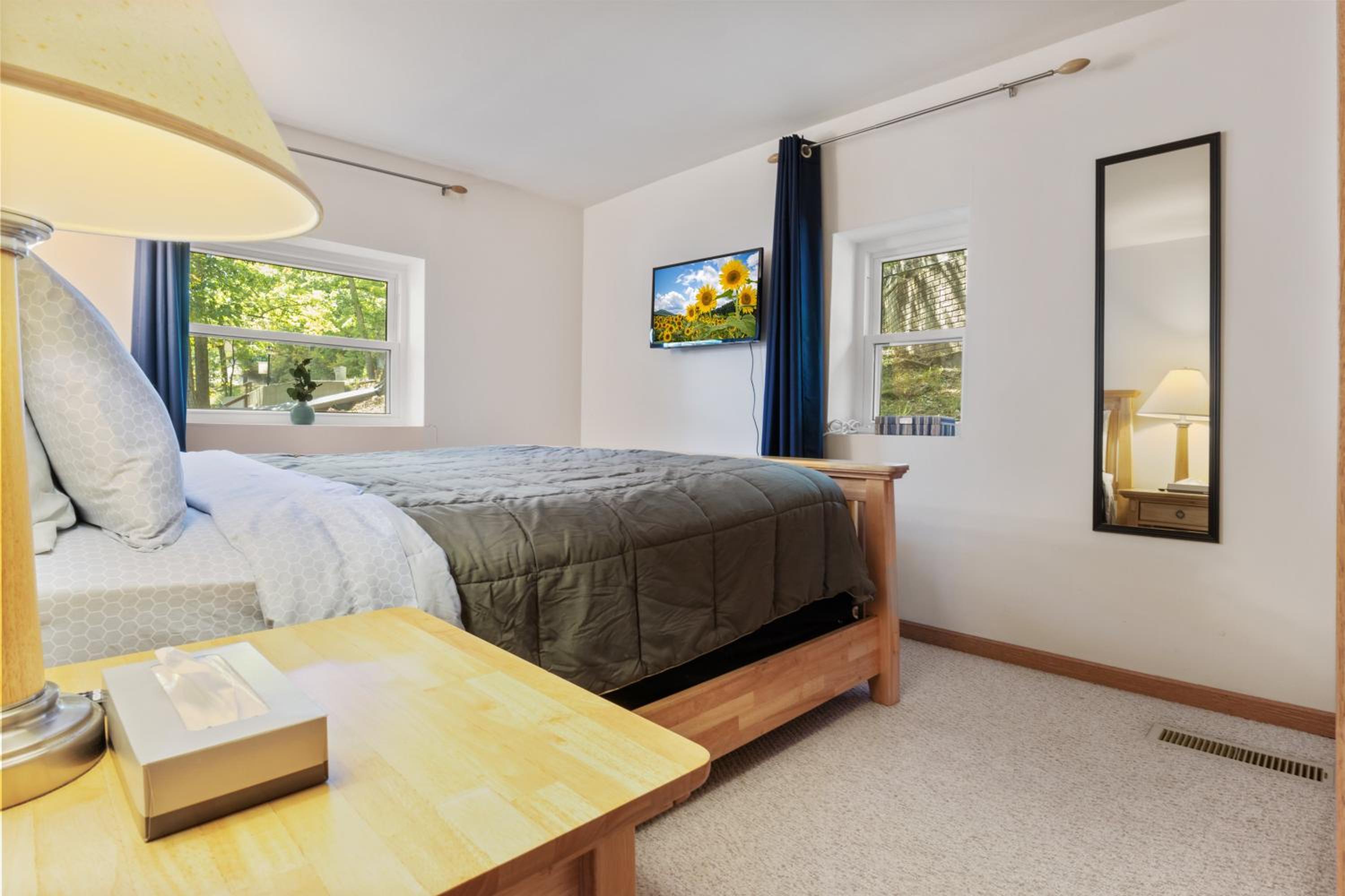 Spacious, Quiet & Great Cove, Nearby Attractions, Private Dock, Fireplace, Expansive Deck