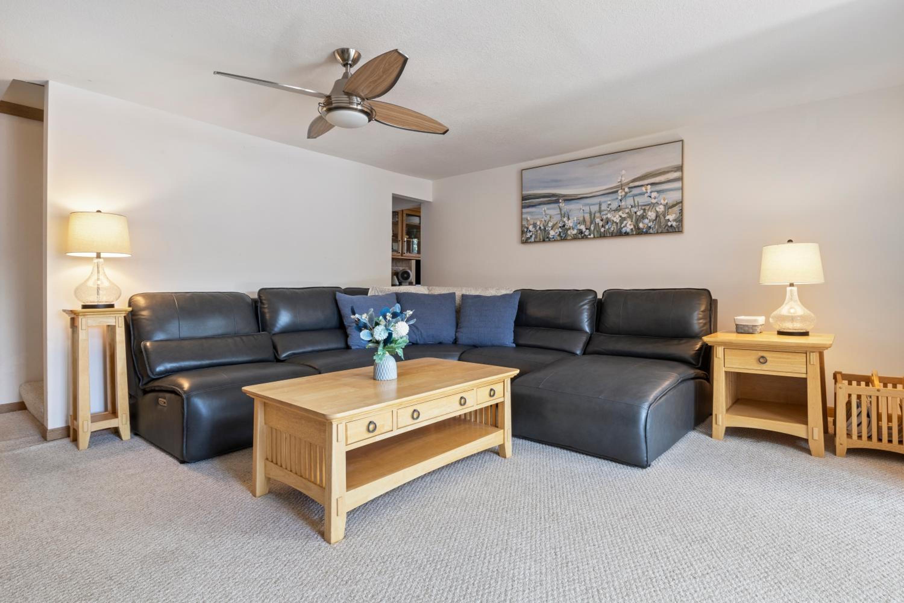 Spacious, Quiet & Great Cove, Nearby Attractions, Private Dock, Fireplace, Expansive Deck