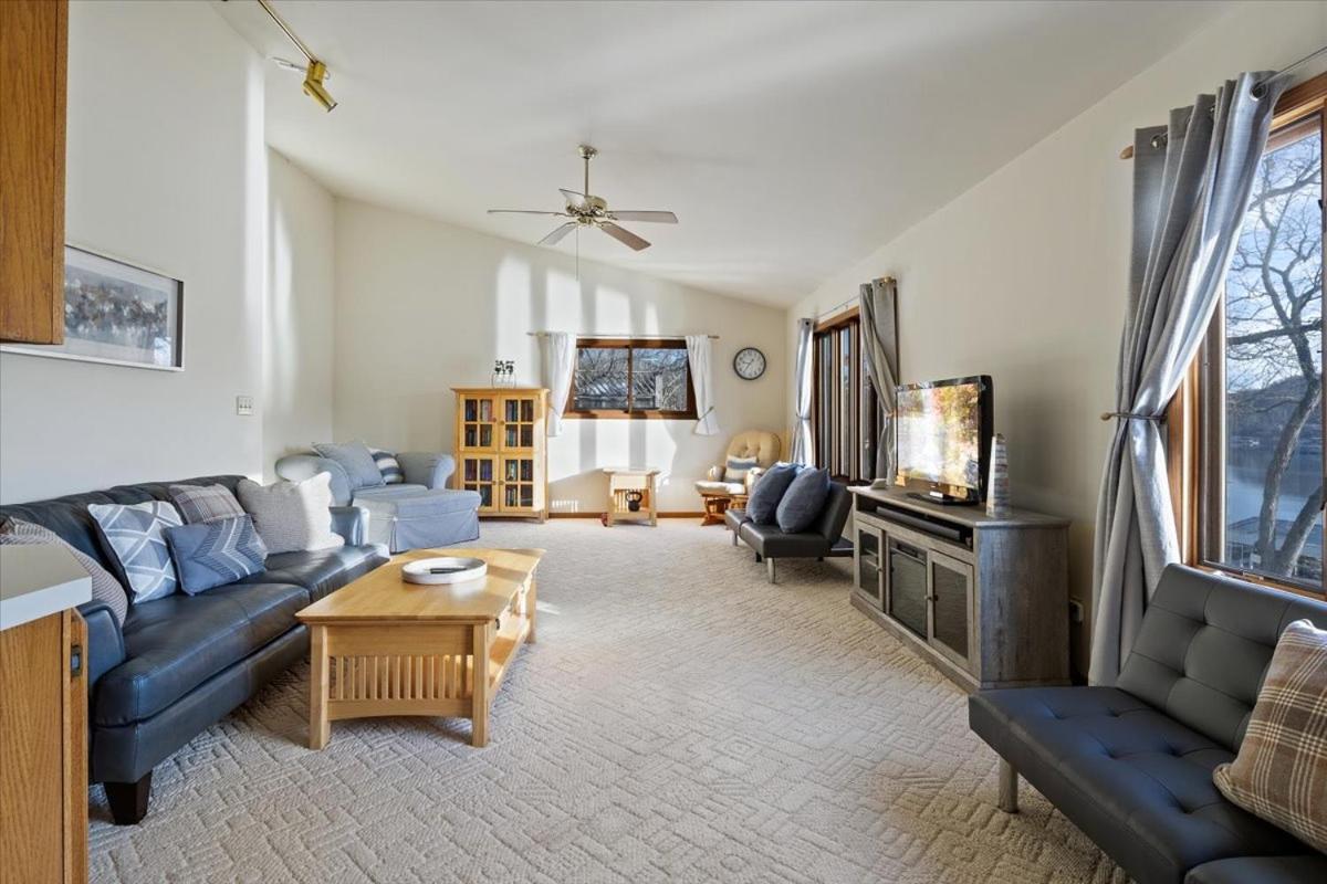 Spacious, Quiet & Great Cove, Nearby Attractions, Private Dock, Fireplace, Expansive Deck