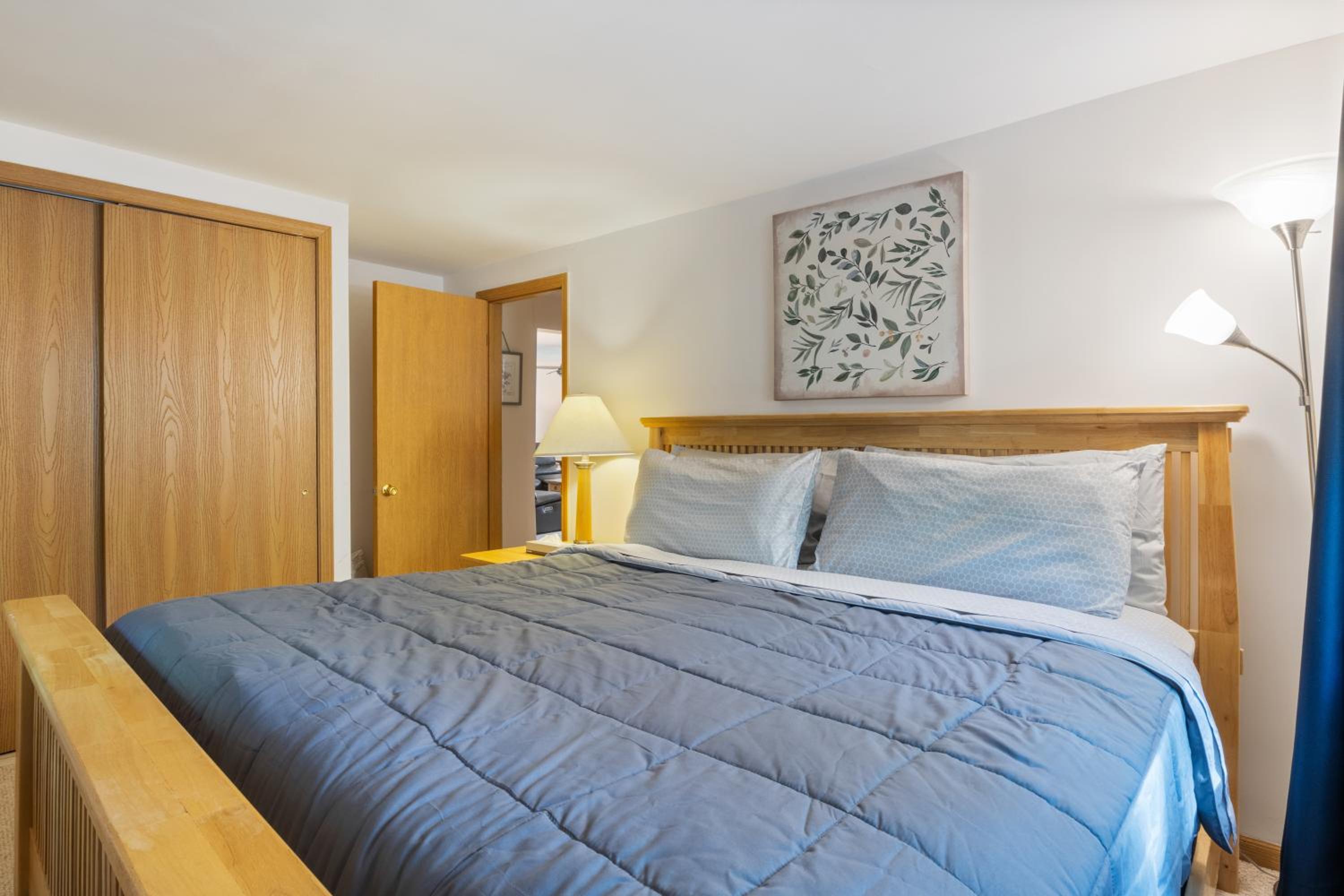 Spacious, Quiet & Great Cove, Nearby Attractions, Private Dock, Fireplace, Expansive Deck