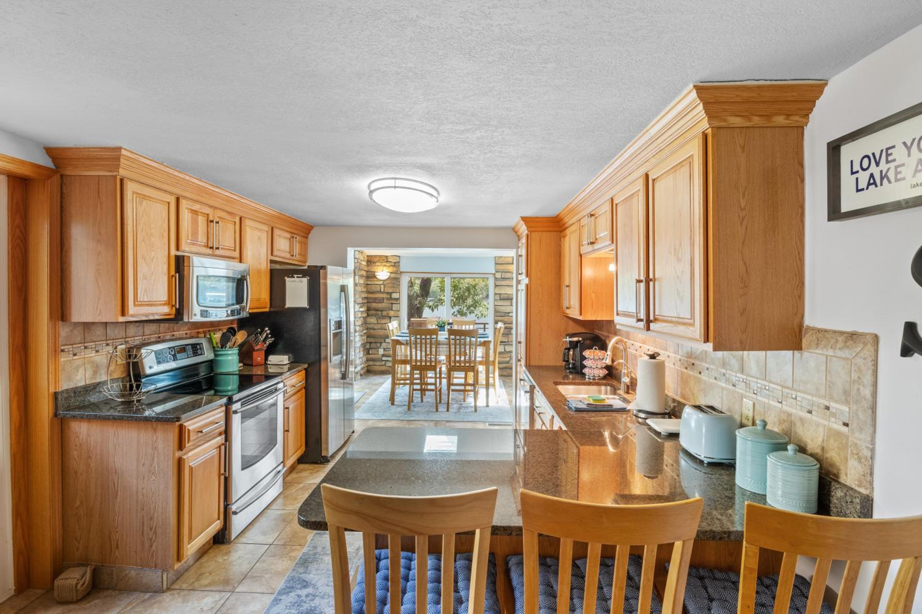 Spacious, Quiet & Great Cove, Nearby Attractions, Private Dock, Fireplace, Expansive Deck