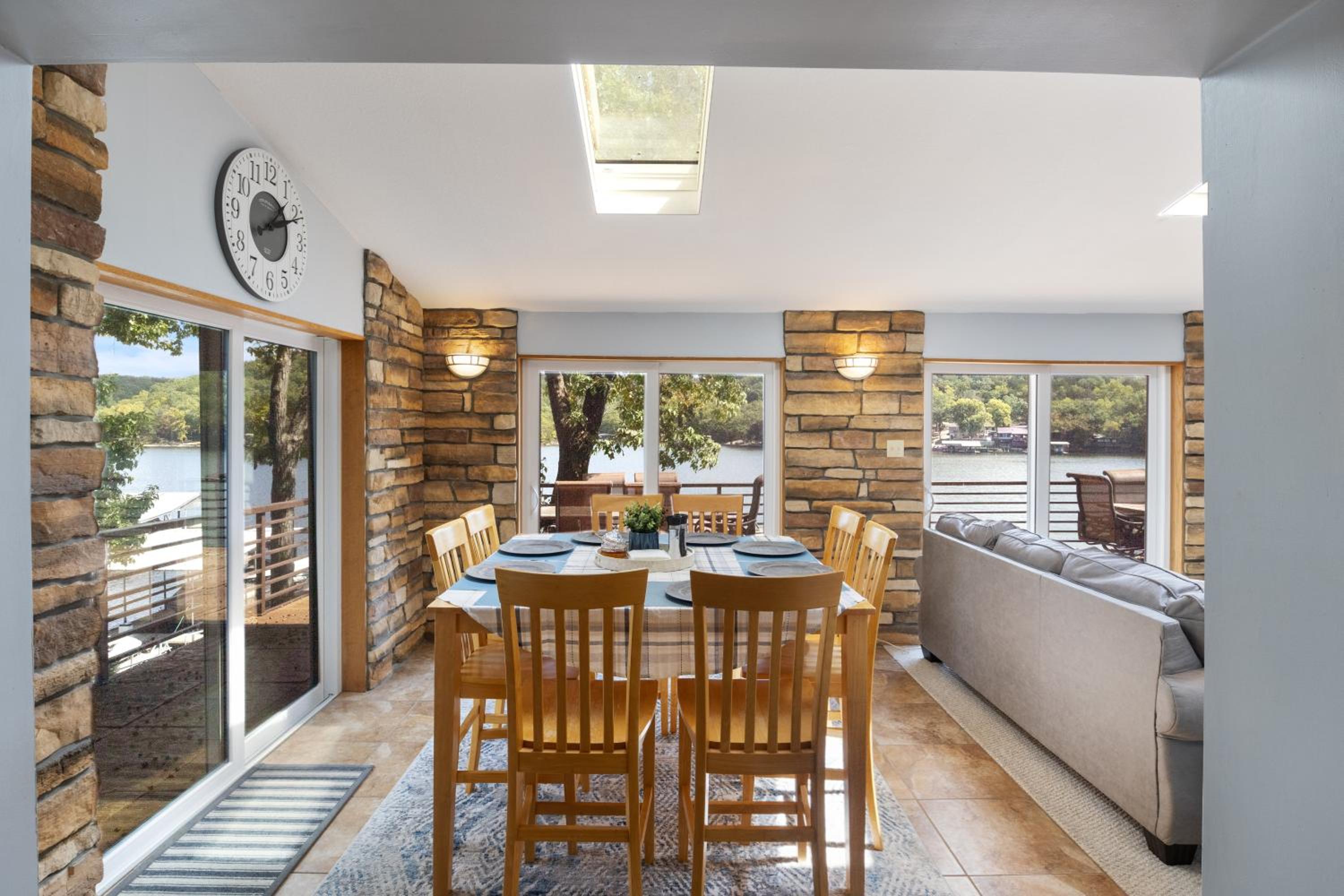 Spacious, Quiet & Great Cove, Nearby Attractions, Private Dock, Fireplace, Expansive Deck