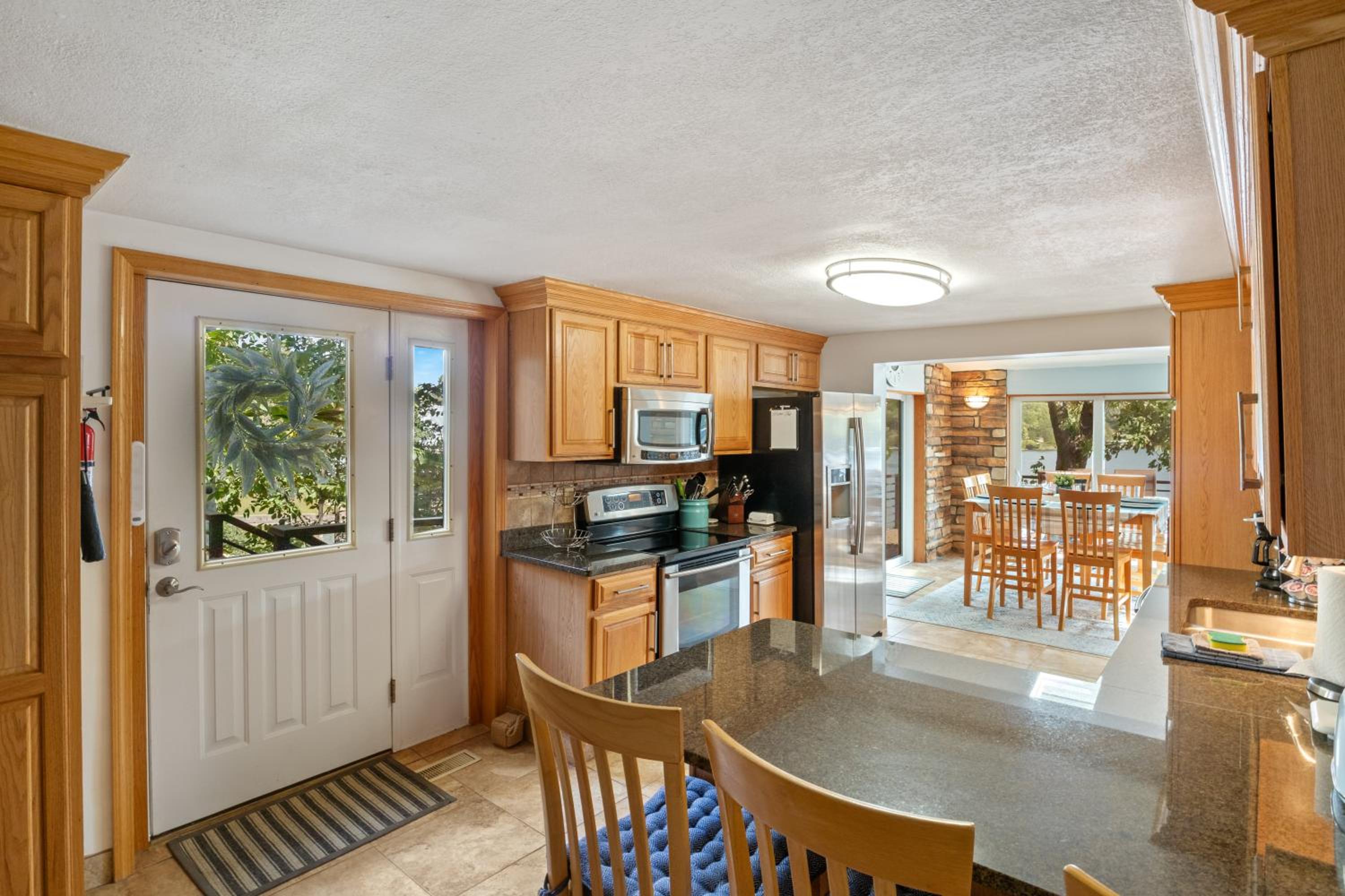 Spacious, Quiet & Great Cove, Nearby Attractions, Private Dock, Fireplace, Expansive Deck