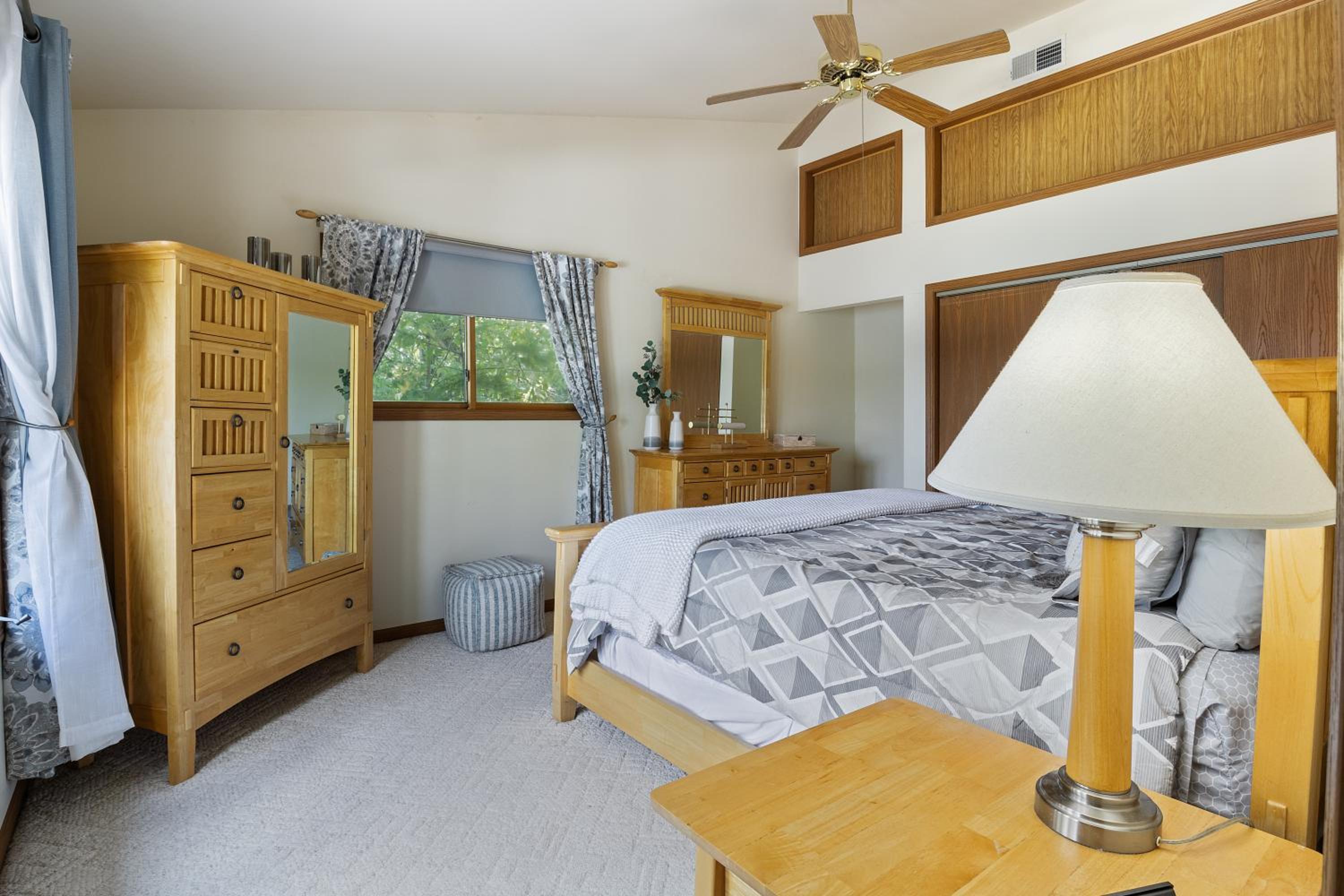 Spacious, Quiet & Great Cove, Nearby Attractions, Private Dock, Fireplace, Expansive Deck