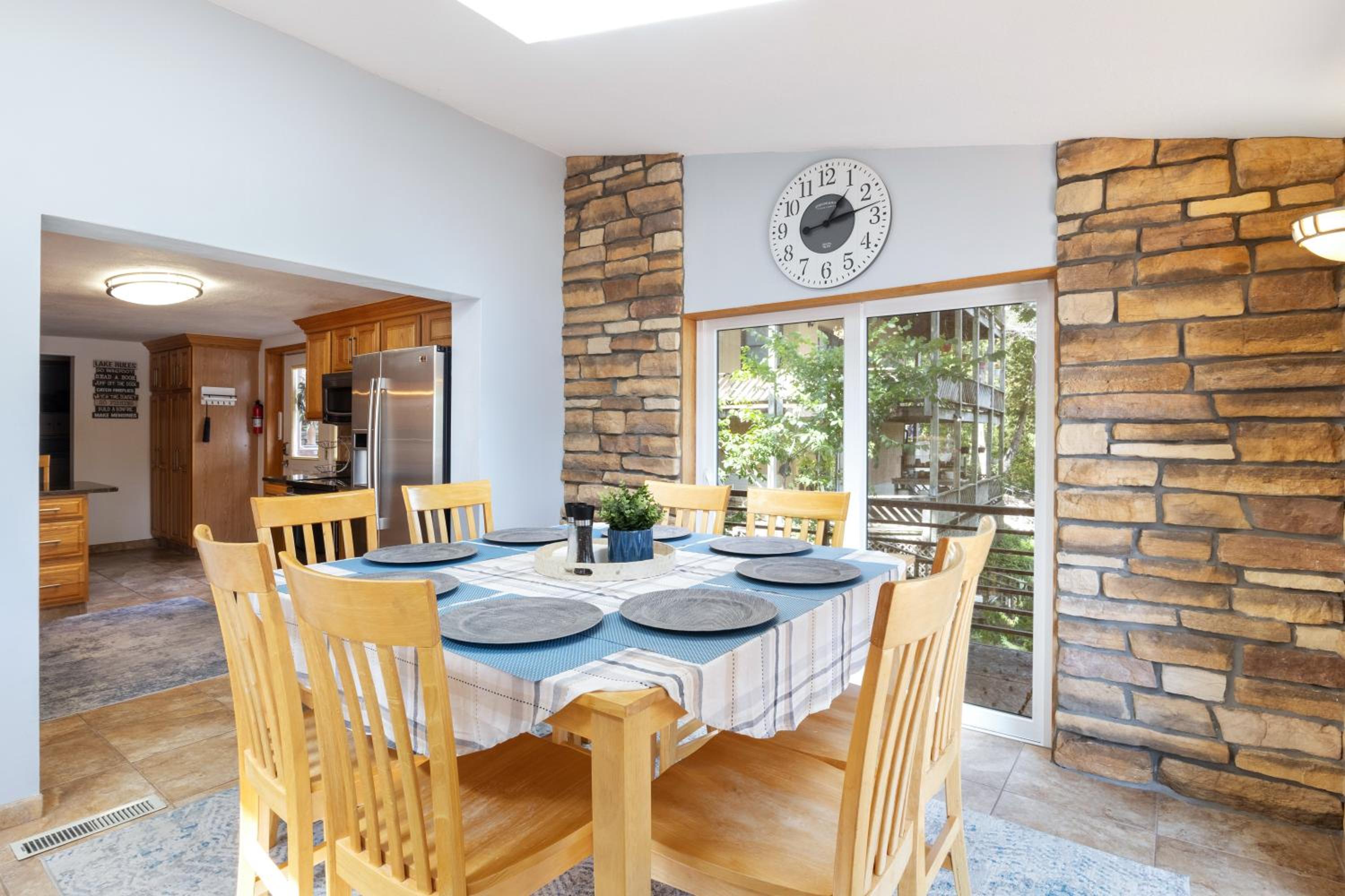 Spacious, Quiet & Great Cove, Nearby Attractions, Private Dock, Fireplace, Expansive Deck