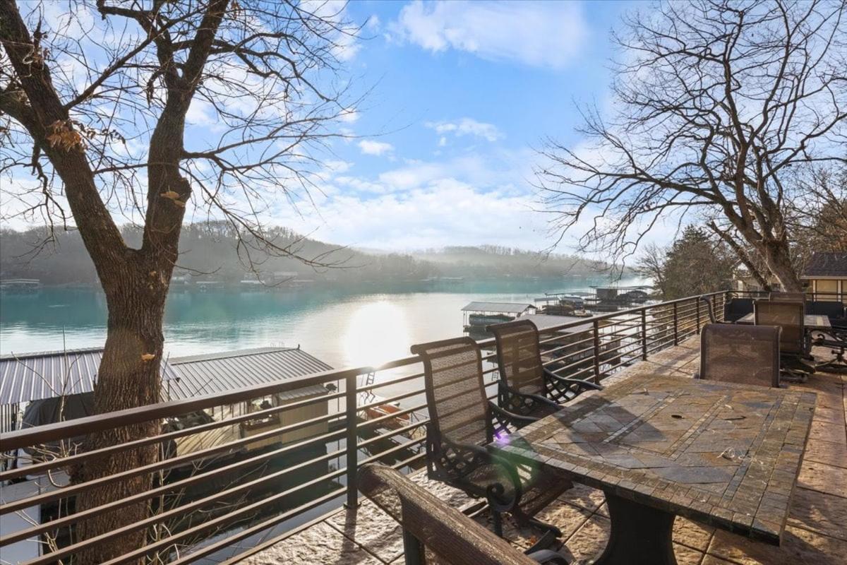 Spacious, Quiet & Great Cove, Nearby Attractions, Private Dock, Fireplace, Expansive Deck
