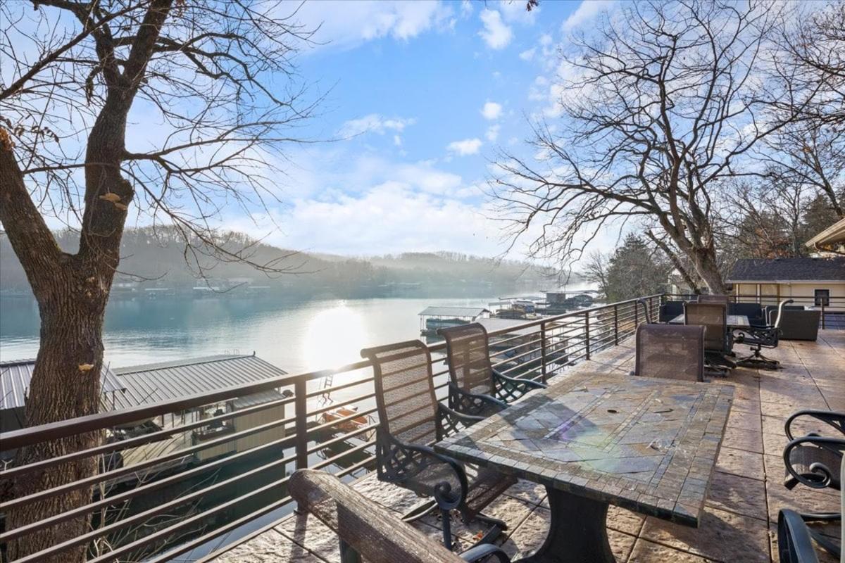 Spacious, Quiet & Great Cove, Nearby Attractions, Private Dock, Fireplace, Expansive Deck