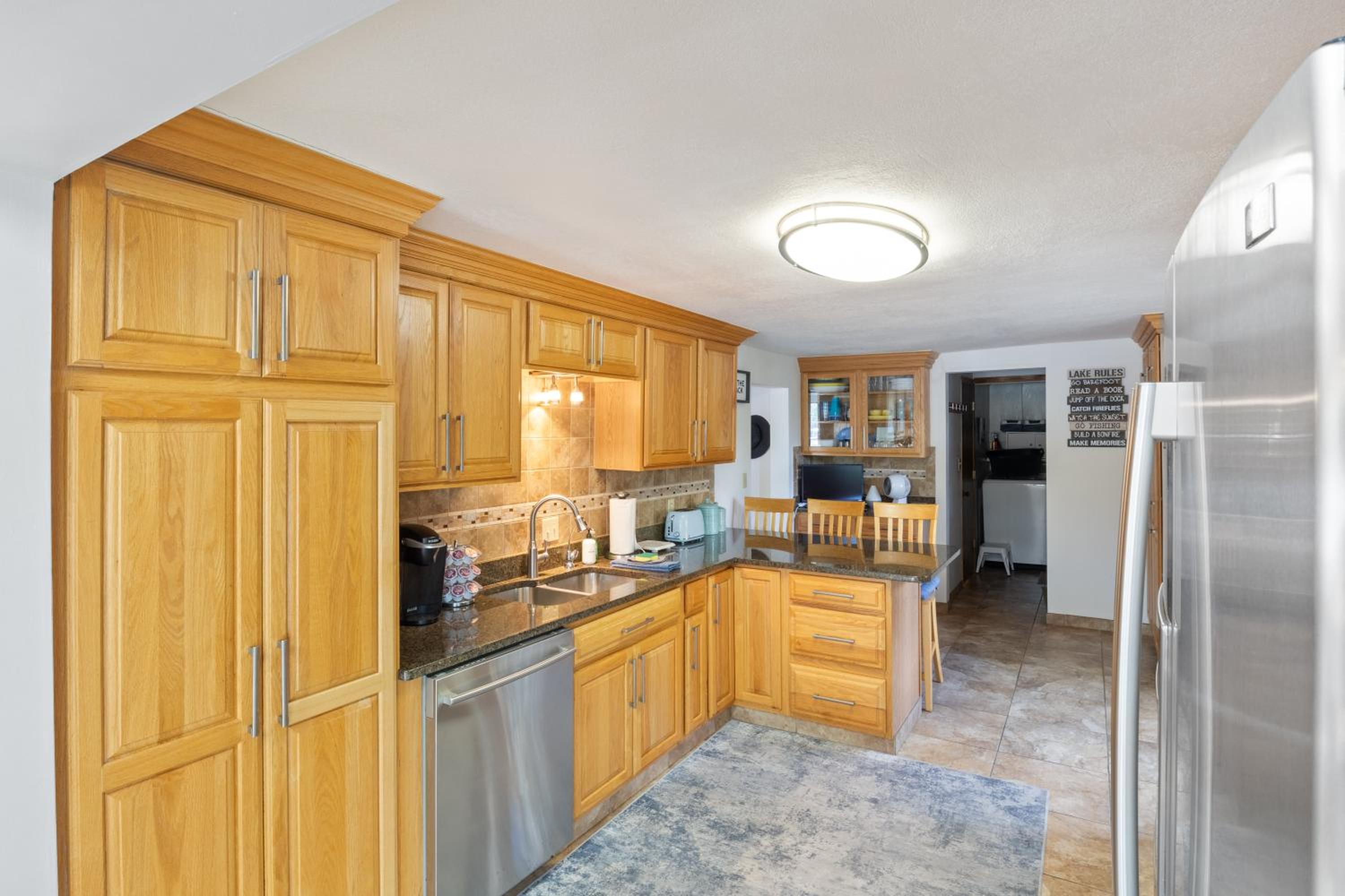 Spacious, Quiet & Great Cove, Nearby Attractions, Private Dock, Fireplace, Expansive Deck