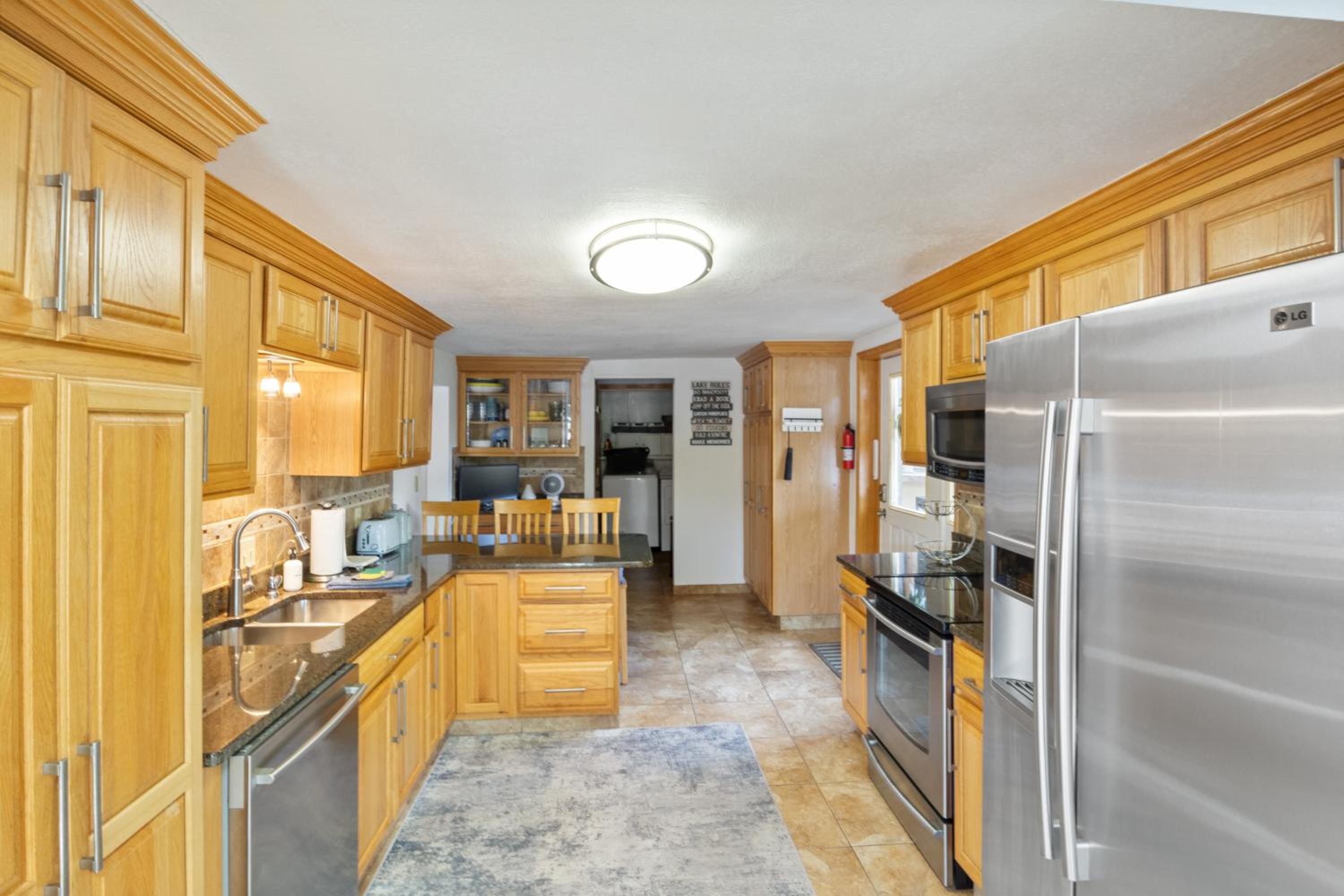 Spacious, Quiet & Great Cove, Nearby Attractions, Private Dock, Fireplace, Expansive Deck