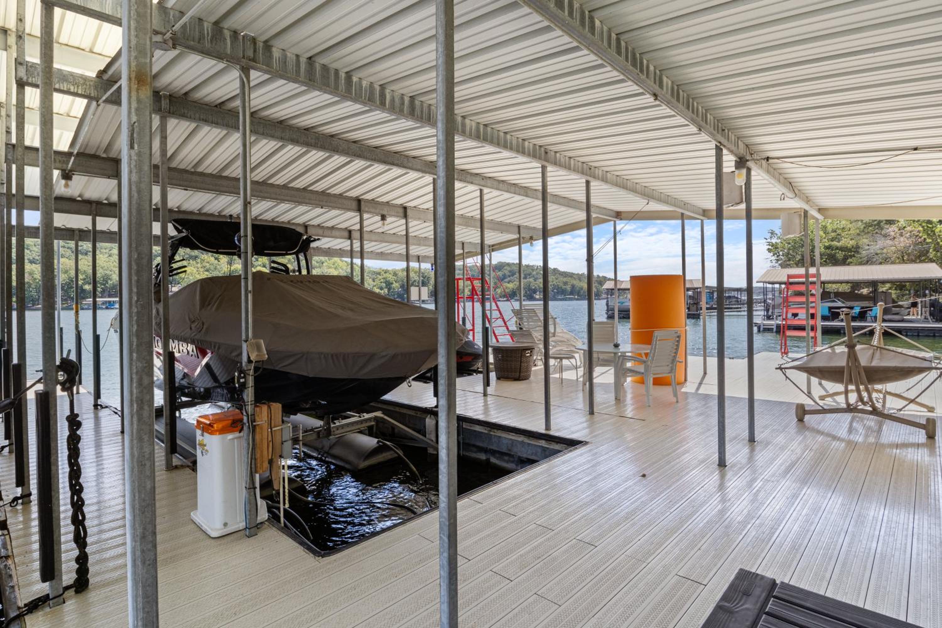 Spacious, Quiet & Great Cove, Nearby Attractions, Private Dock, Fireplace, Expansive Deck