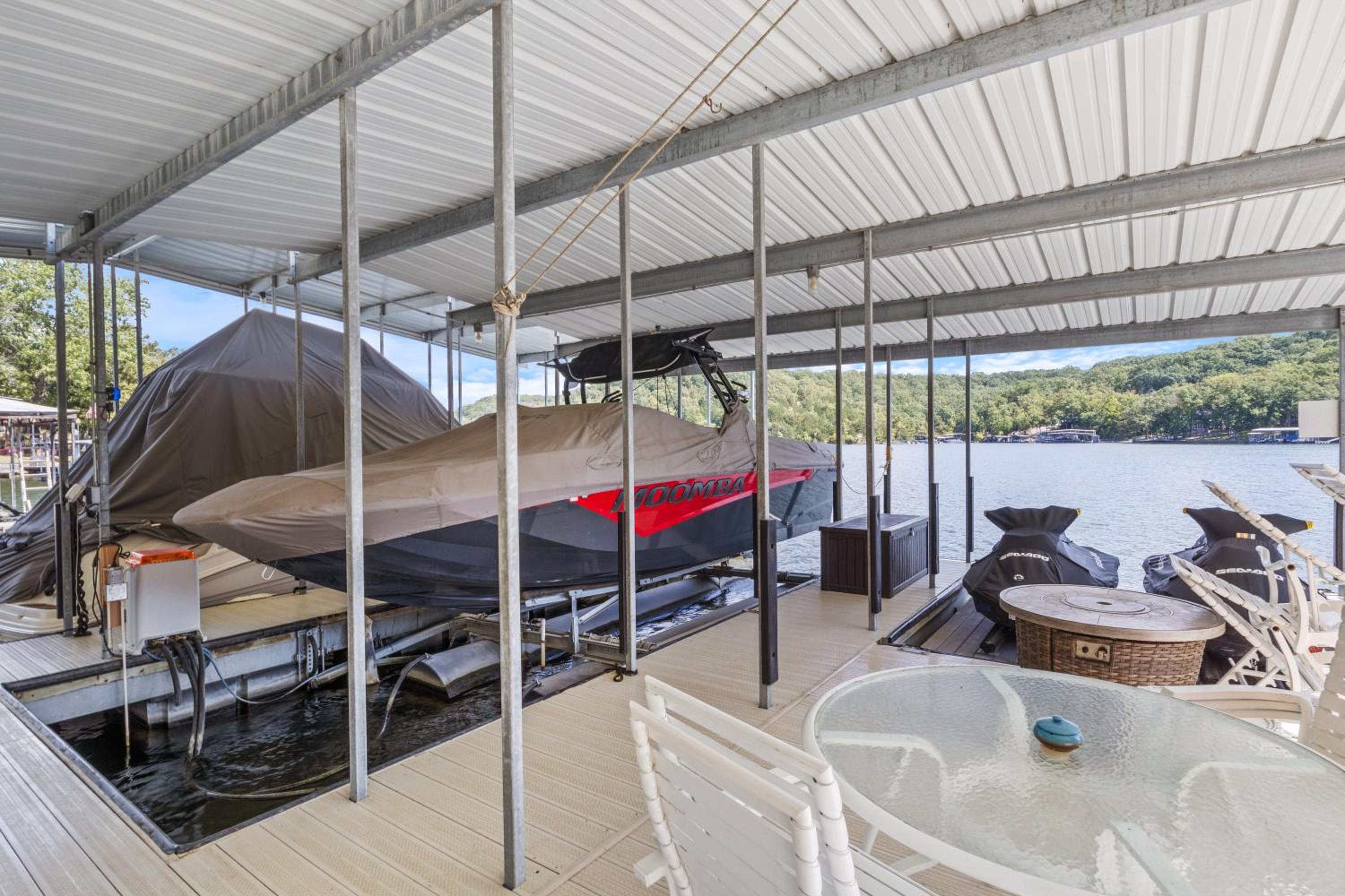 Spacious, Quiet & Great Cove, Nearby Attractions, Private Dock, Fireplace, Expansive Deck
