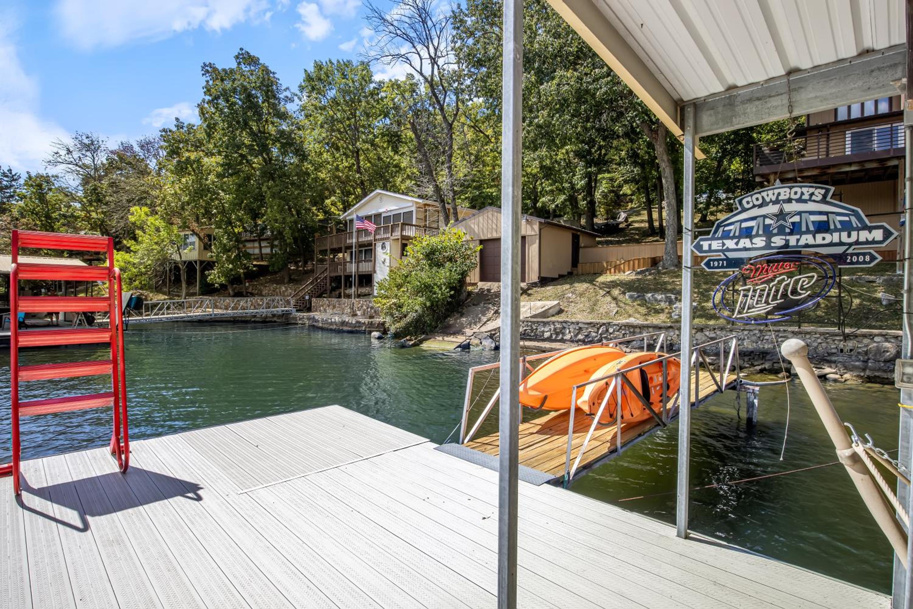 Spacious, Quiet & Great Cove, Nearby Attractions, Private Dock, Fireplace, Expansive Deck