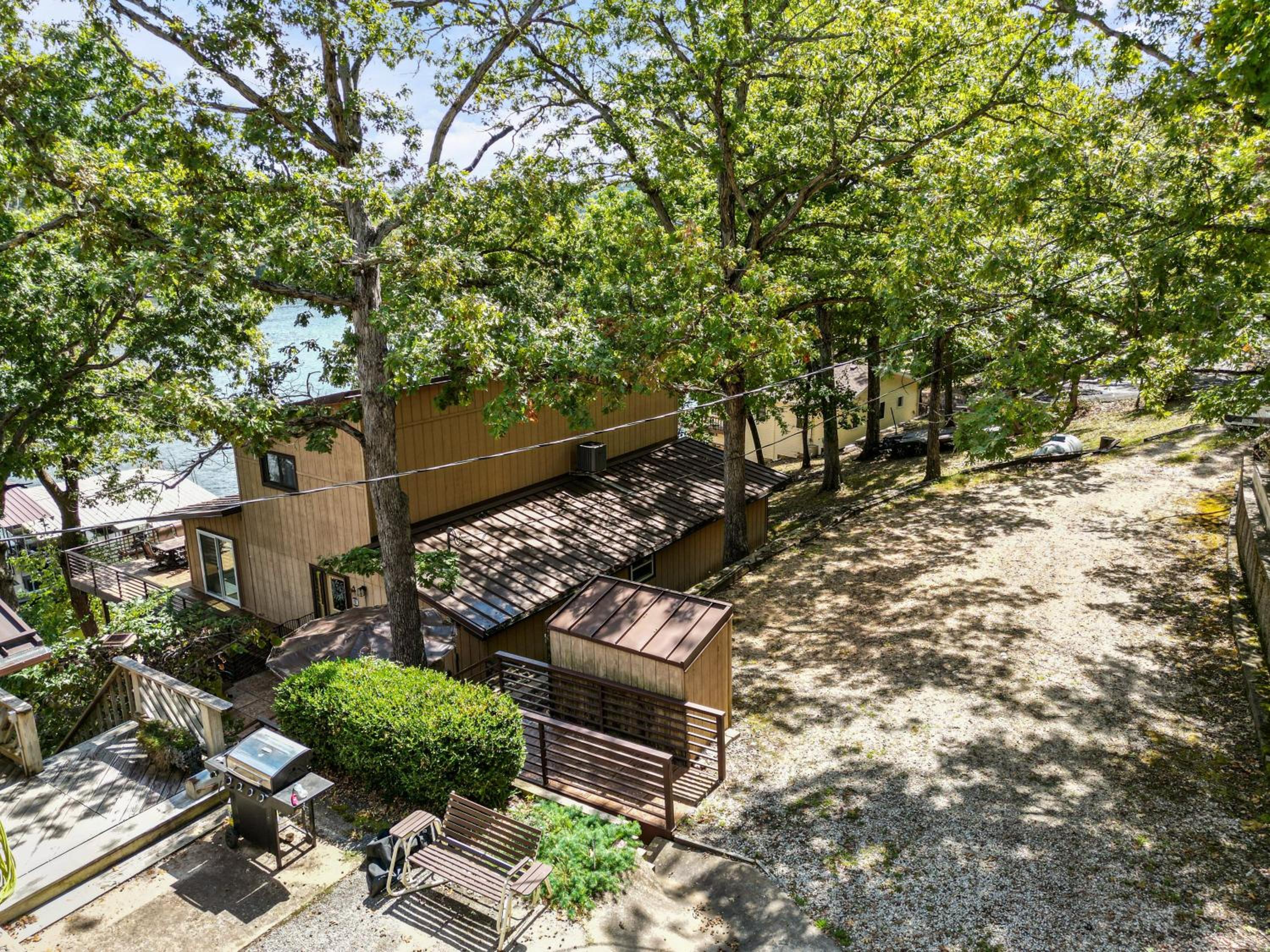Spacious, Quiet & Great Cove, Nearby Attractions, Private Dock, Fireplace, Expansive Deck