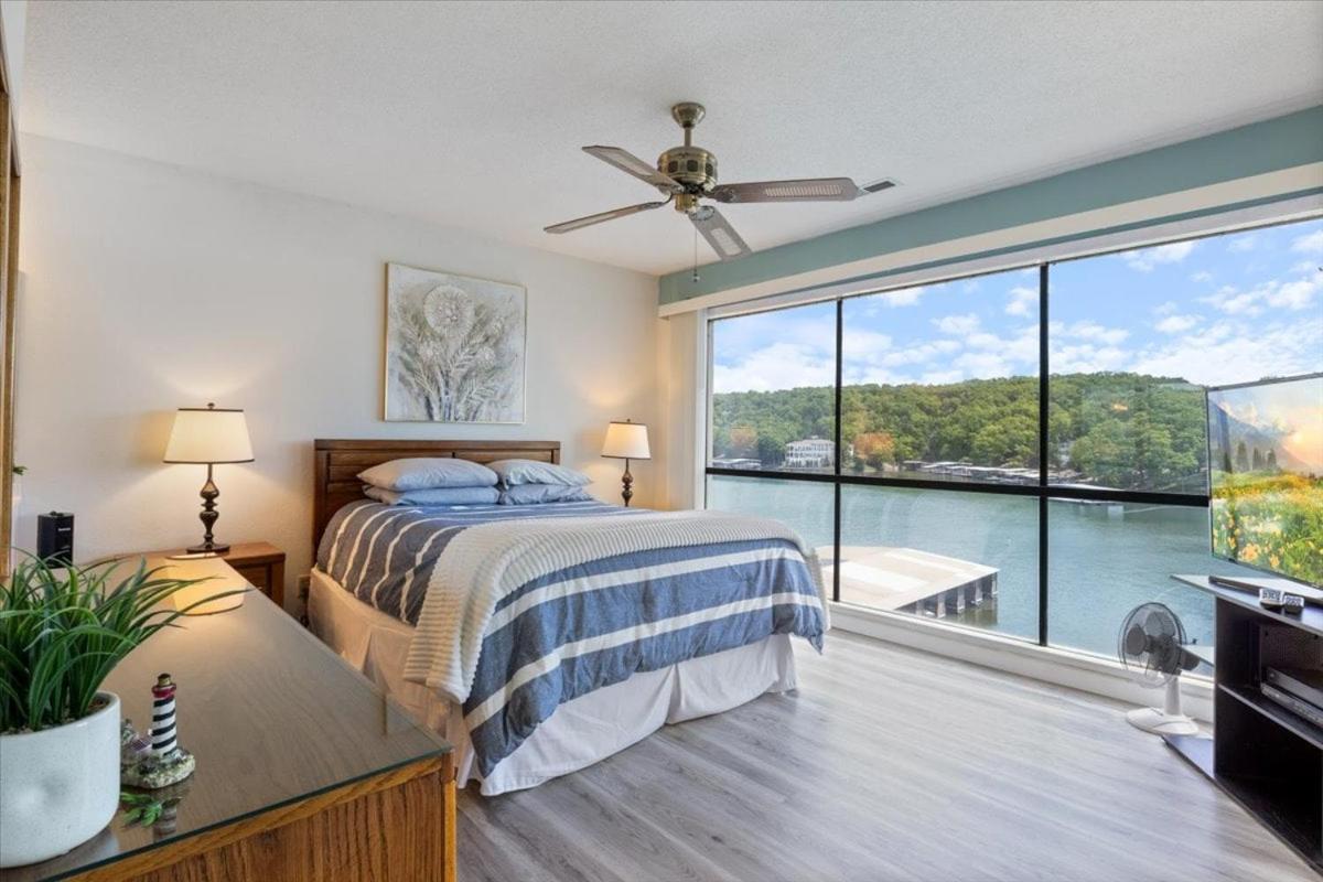 Lake Views, Lakefront Pool, Great Location!