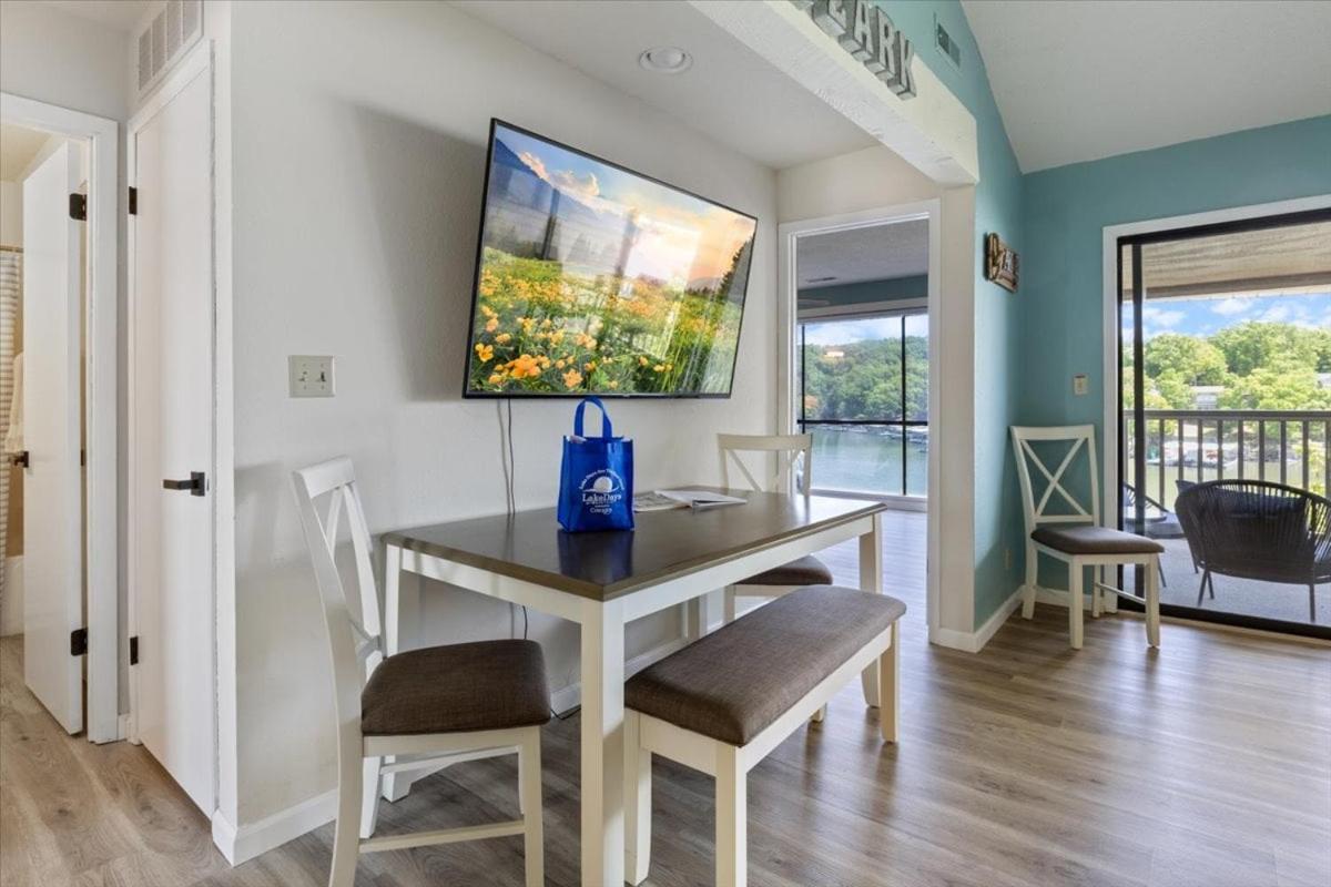 Lake Views, Lakefront Pool, Great Location!