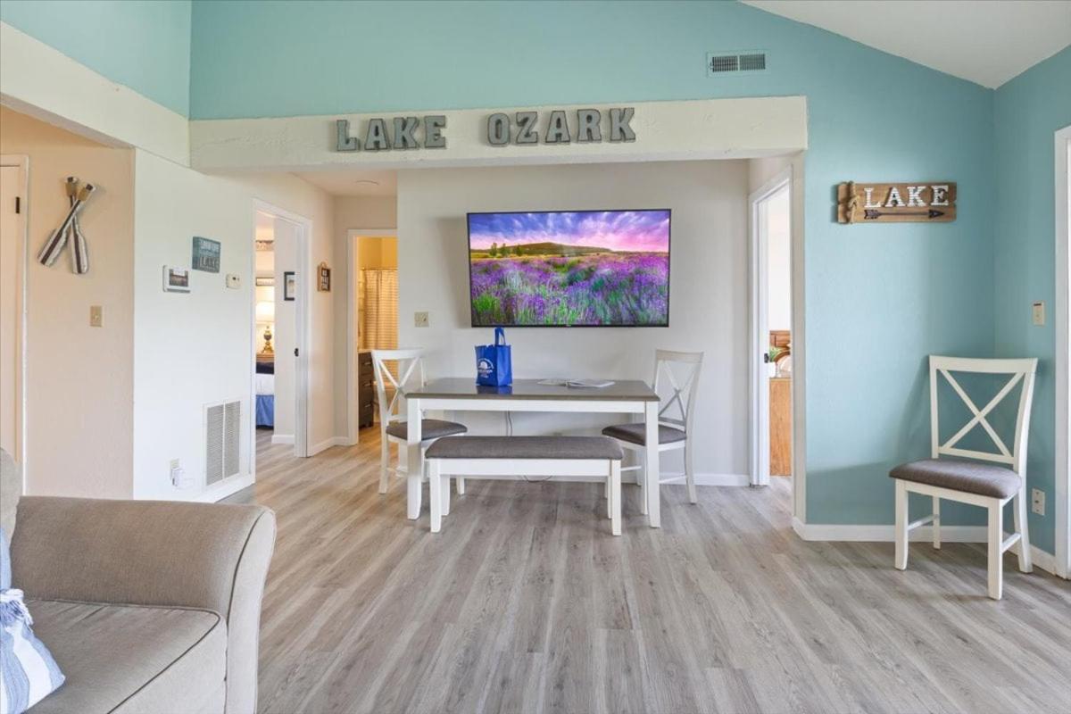Lake Views, Lakefront Pool, Great Location!