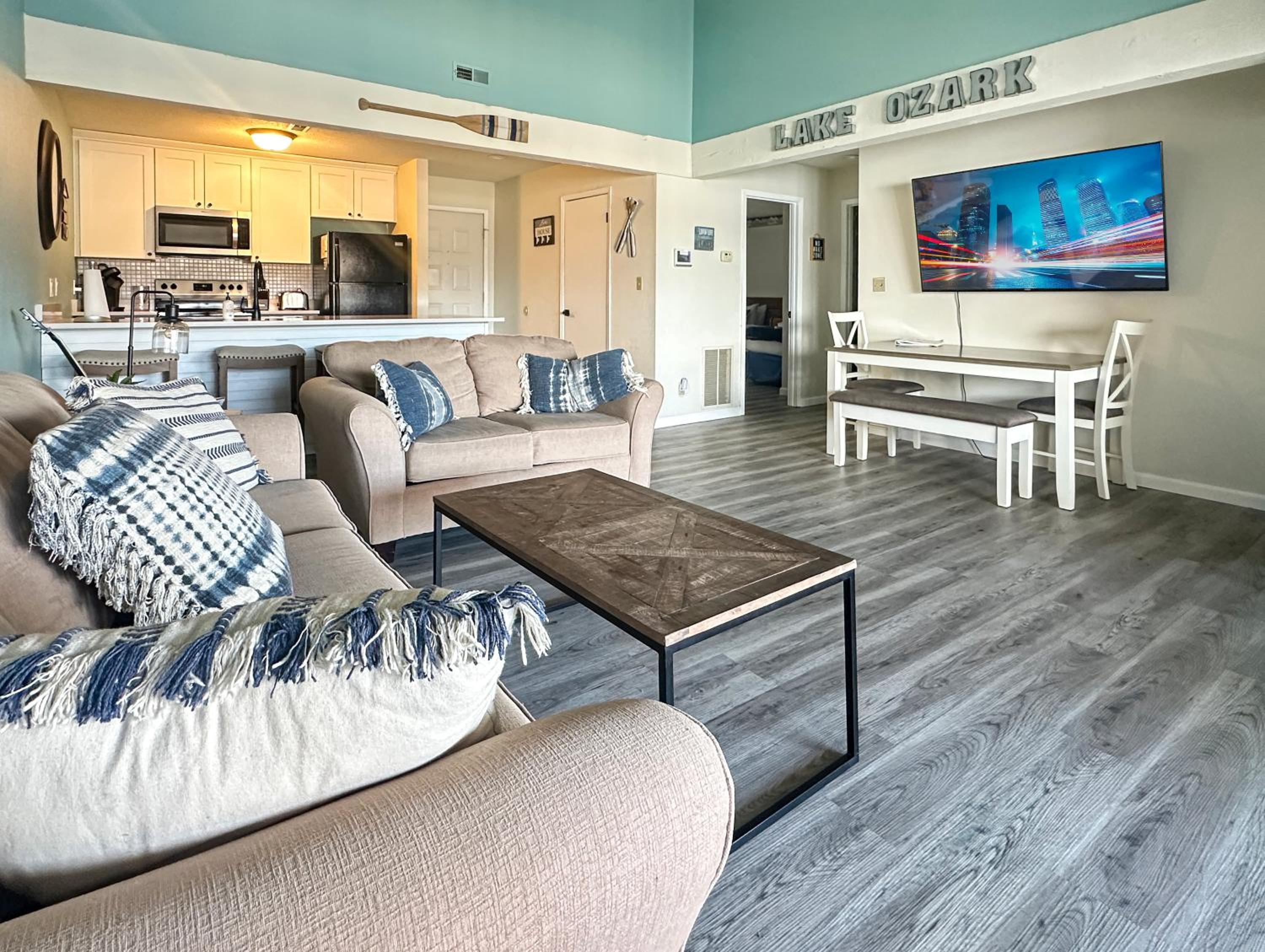 Lake Views, Lakefront Pool, Great Location!