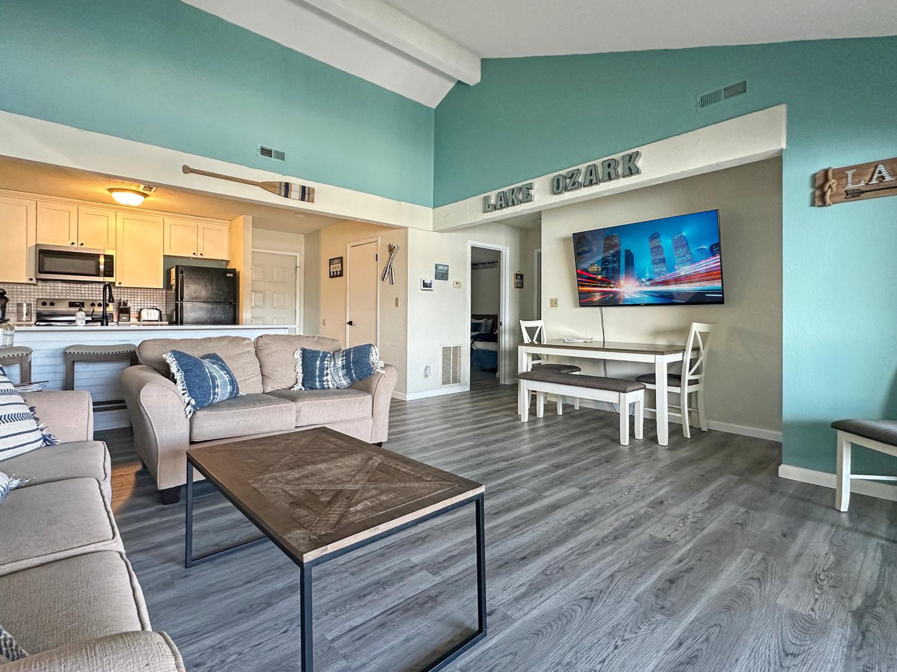 Lake Views, Lakefront Pool, Great Location!