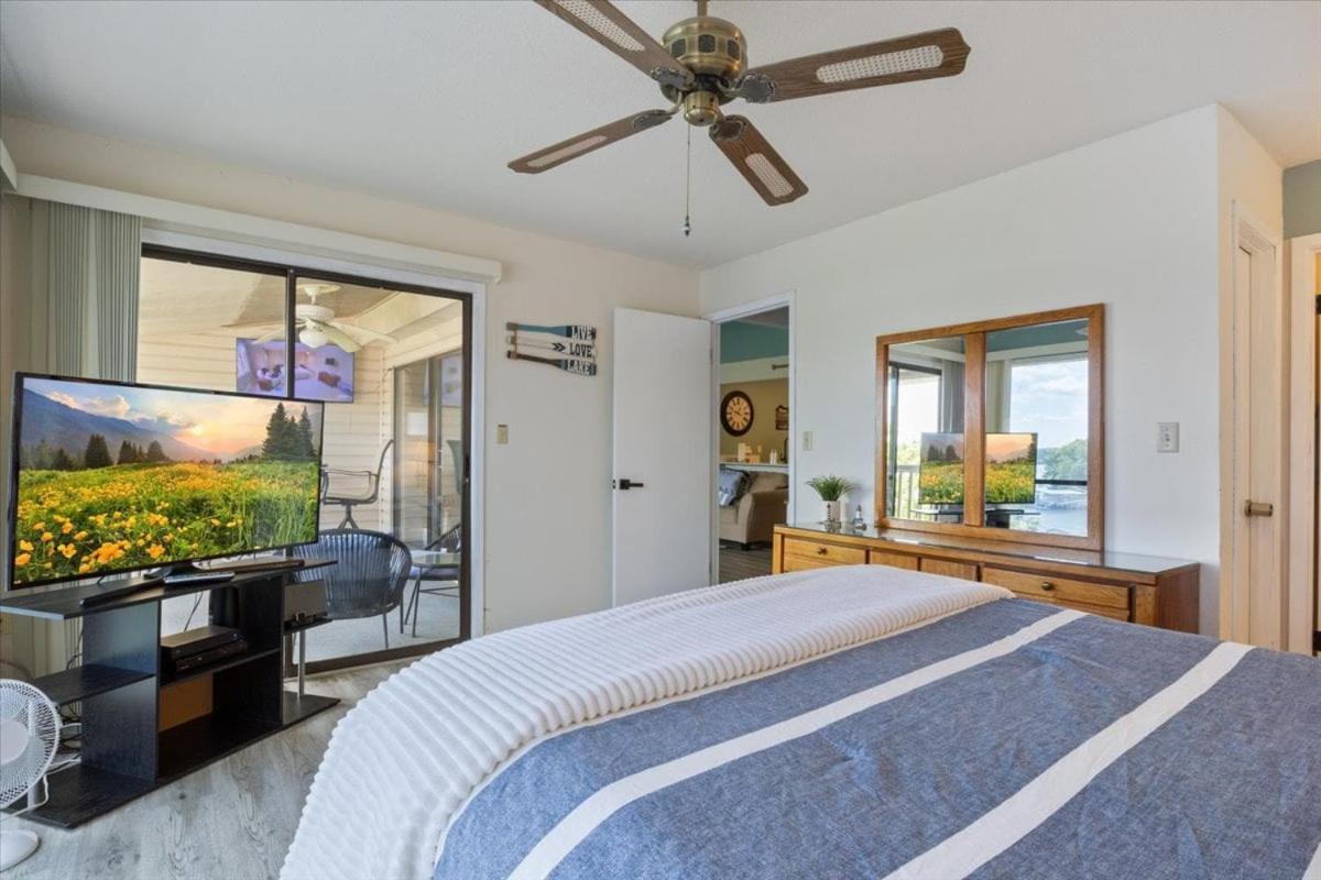 Lake Views, Lakefront Pool, Great Location!
