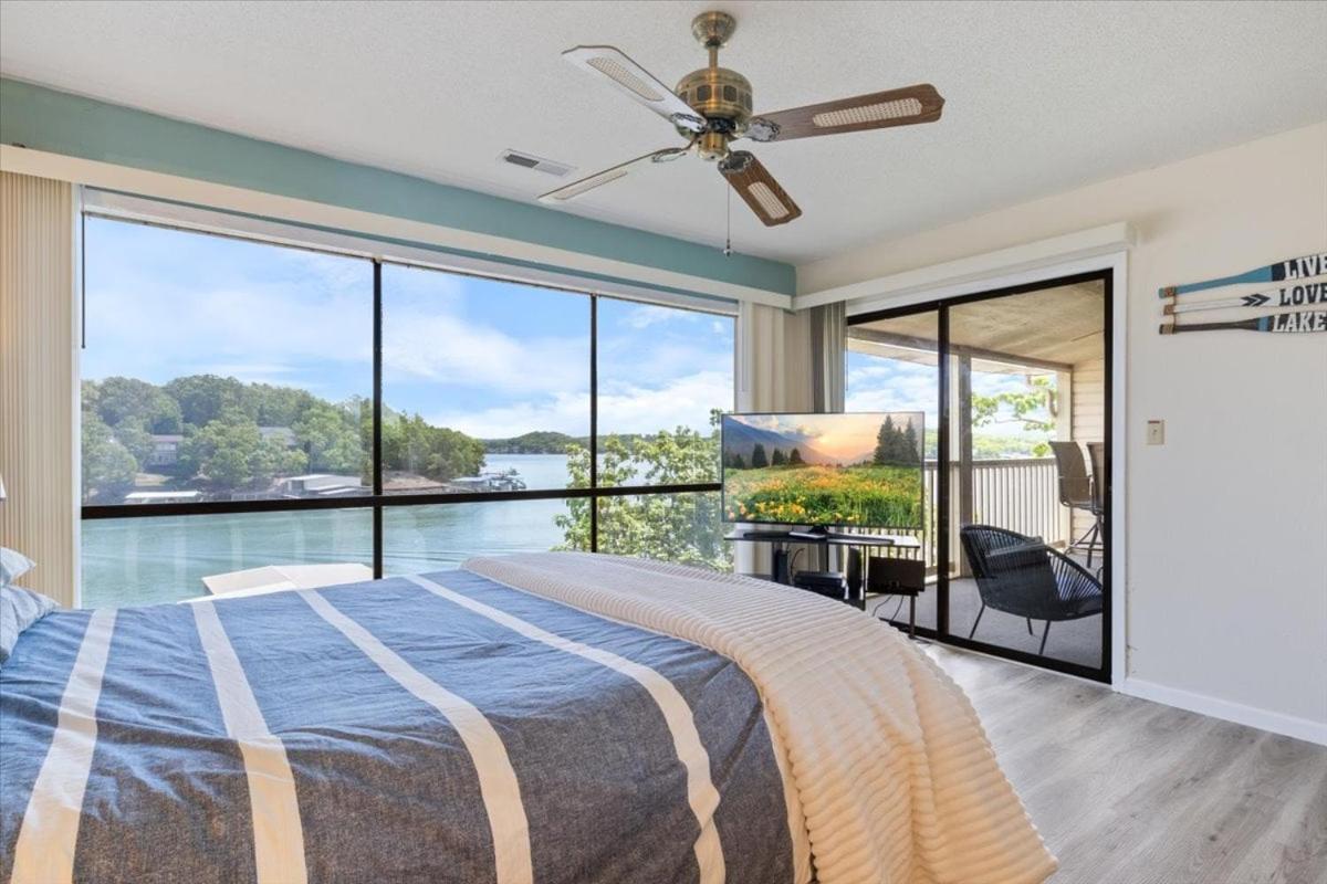 Lake Views, Lakefront Pool, Great Location!