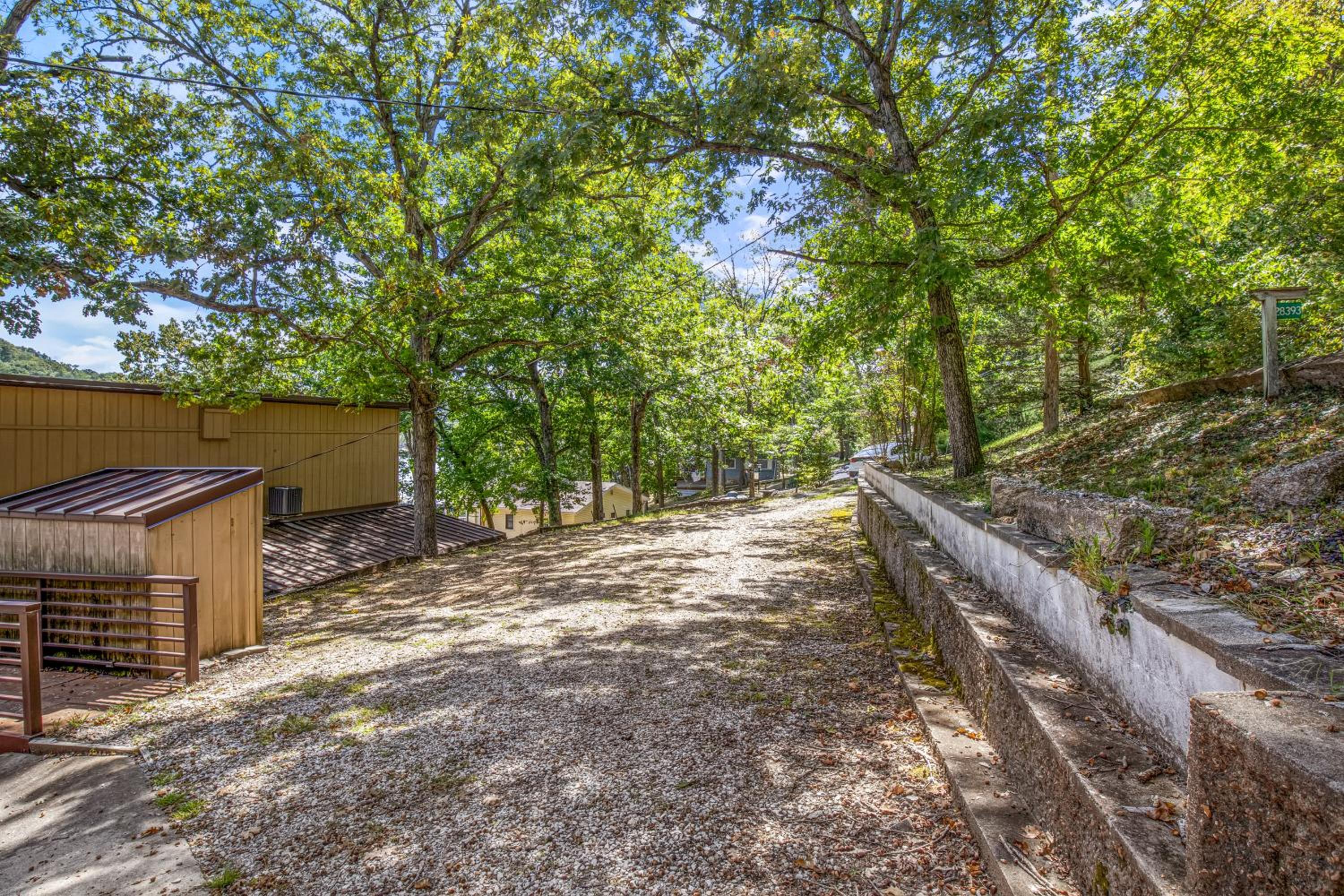 Spacious, Quiet & Great Cove, Nearby Attractions, Private Dock, Fireplace, Expansive Deck