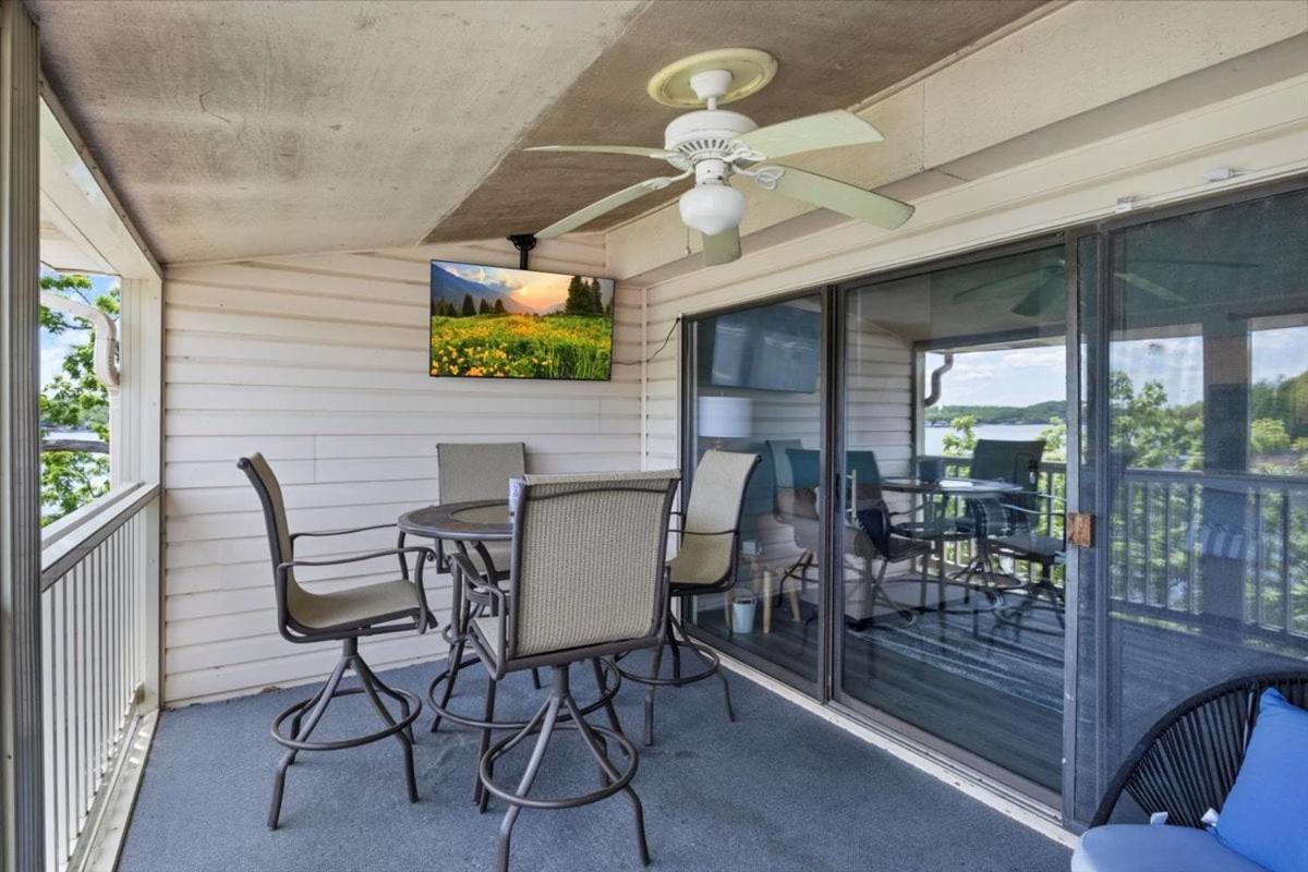 Lake Views, Lakefront Pool, Great Location!