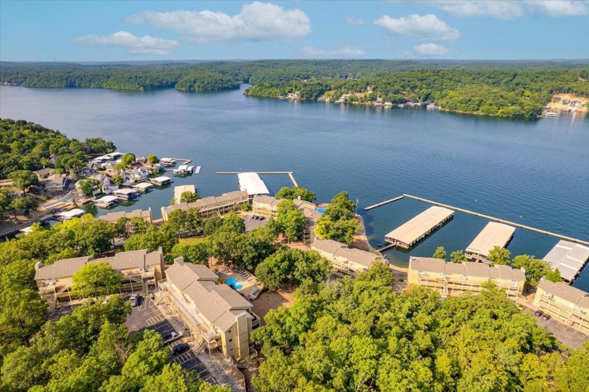 Lake Views, Lakefront Pool, Great Location!