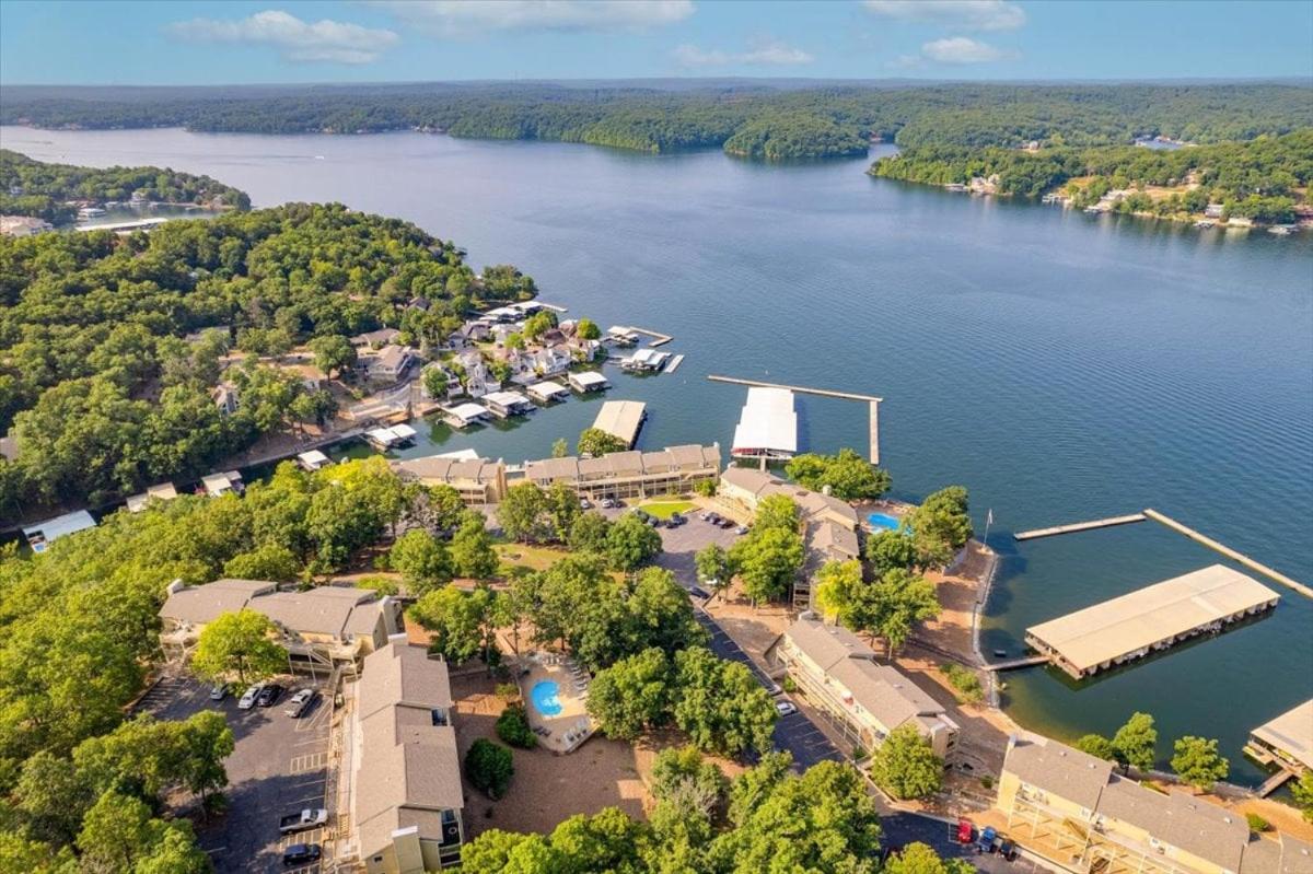 Lake Views, Lakefront Pool, Great Location!