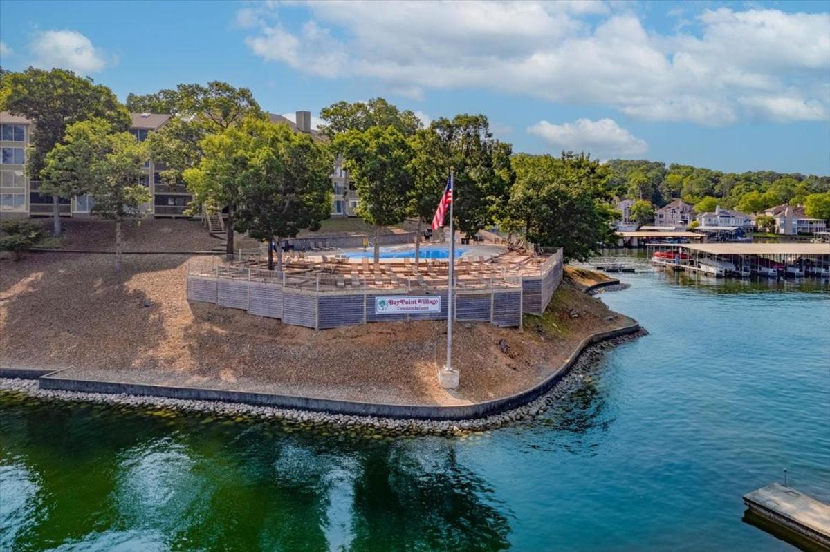 Lake Views, Lakefront Pool, Great Location!