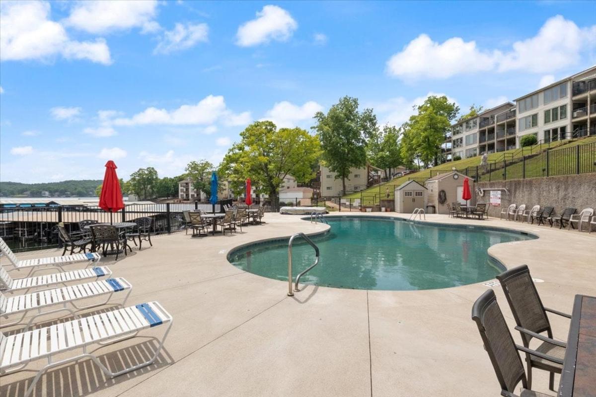 Lake Views, Lakefront Pool, Great Location!