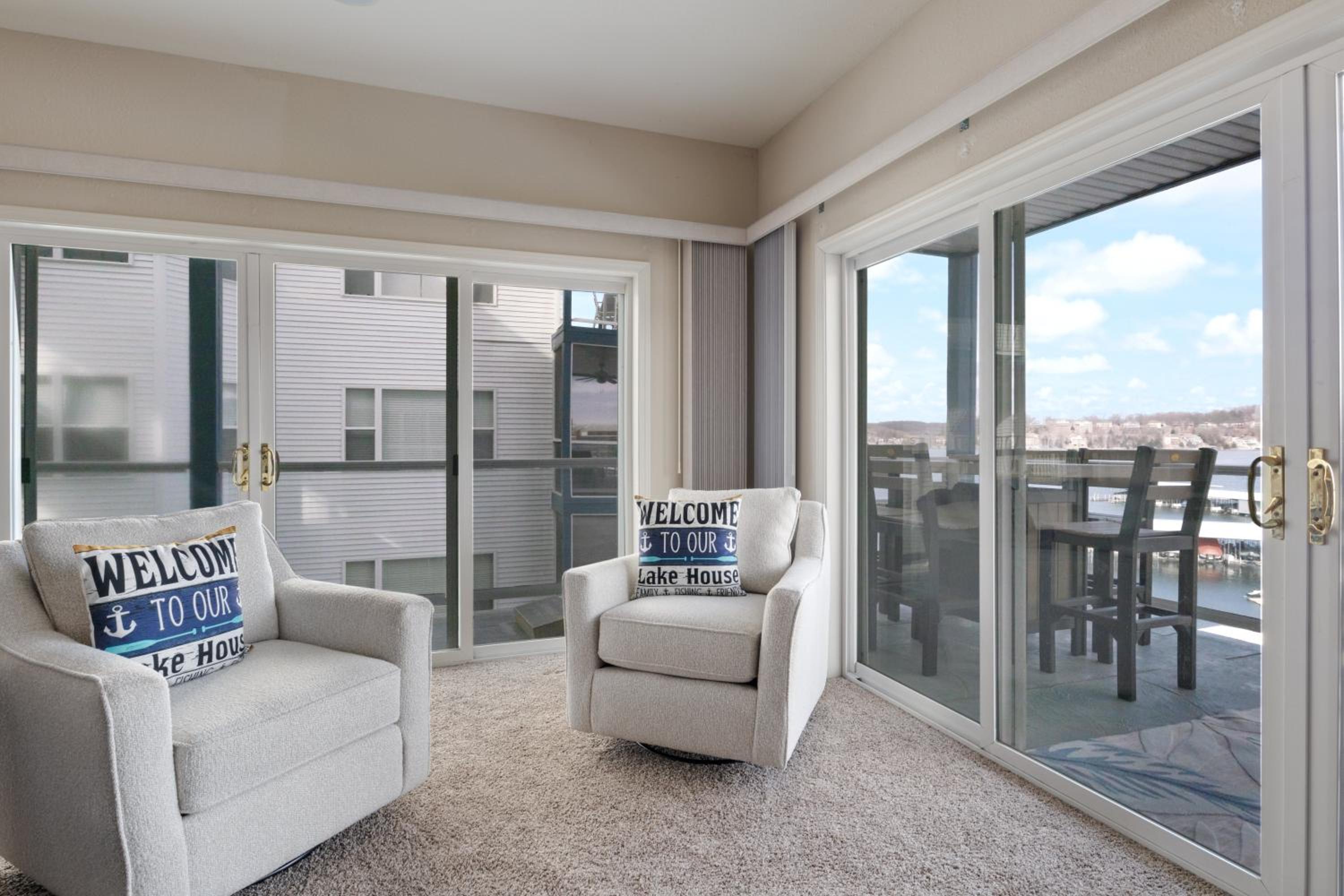 Serene Lake View and Easy Access to Local Delights