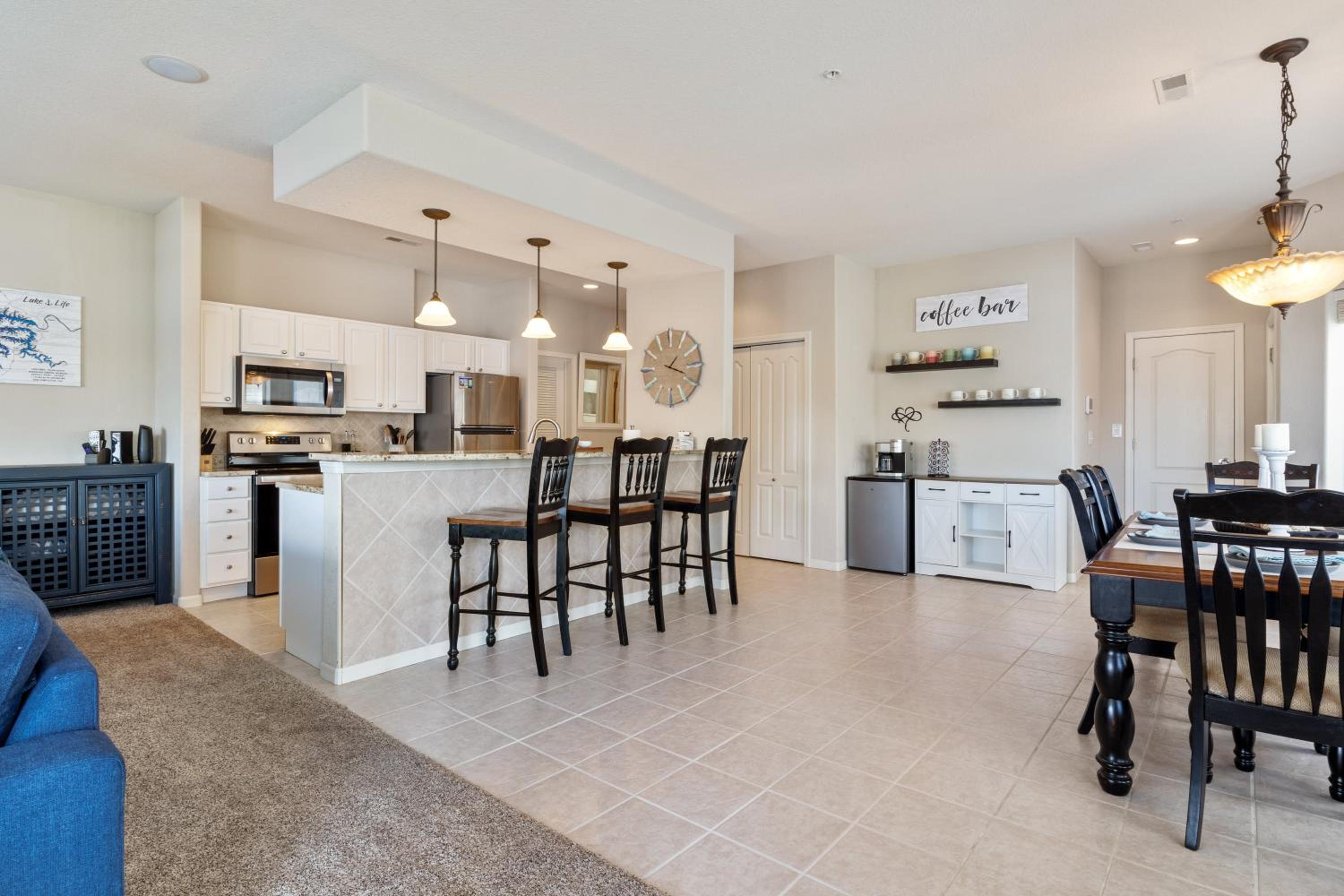 Serene Lake View and Easy Access to Local Delights