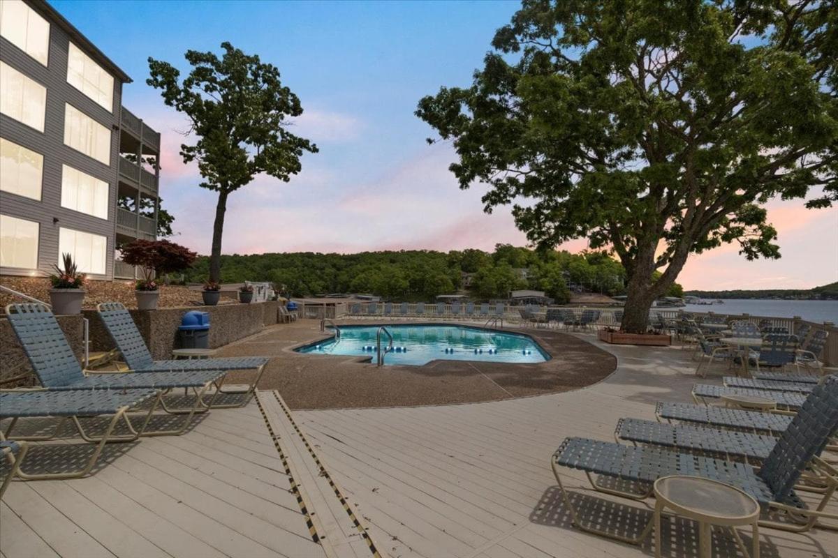 Lake Views, Lakefront Pool, Great Location!