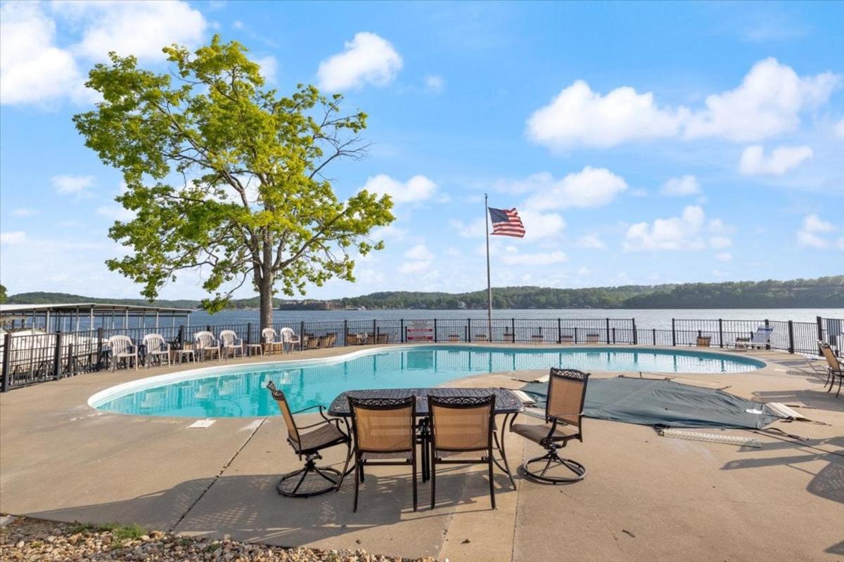 Lake Views, Lakefront Pool, Great Location!