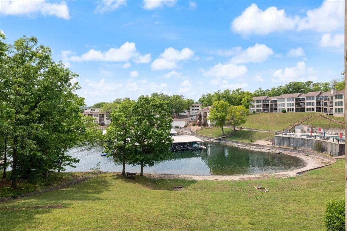 Lake Views, Lakefront Pool, Great Location!