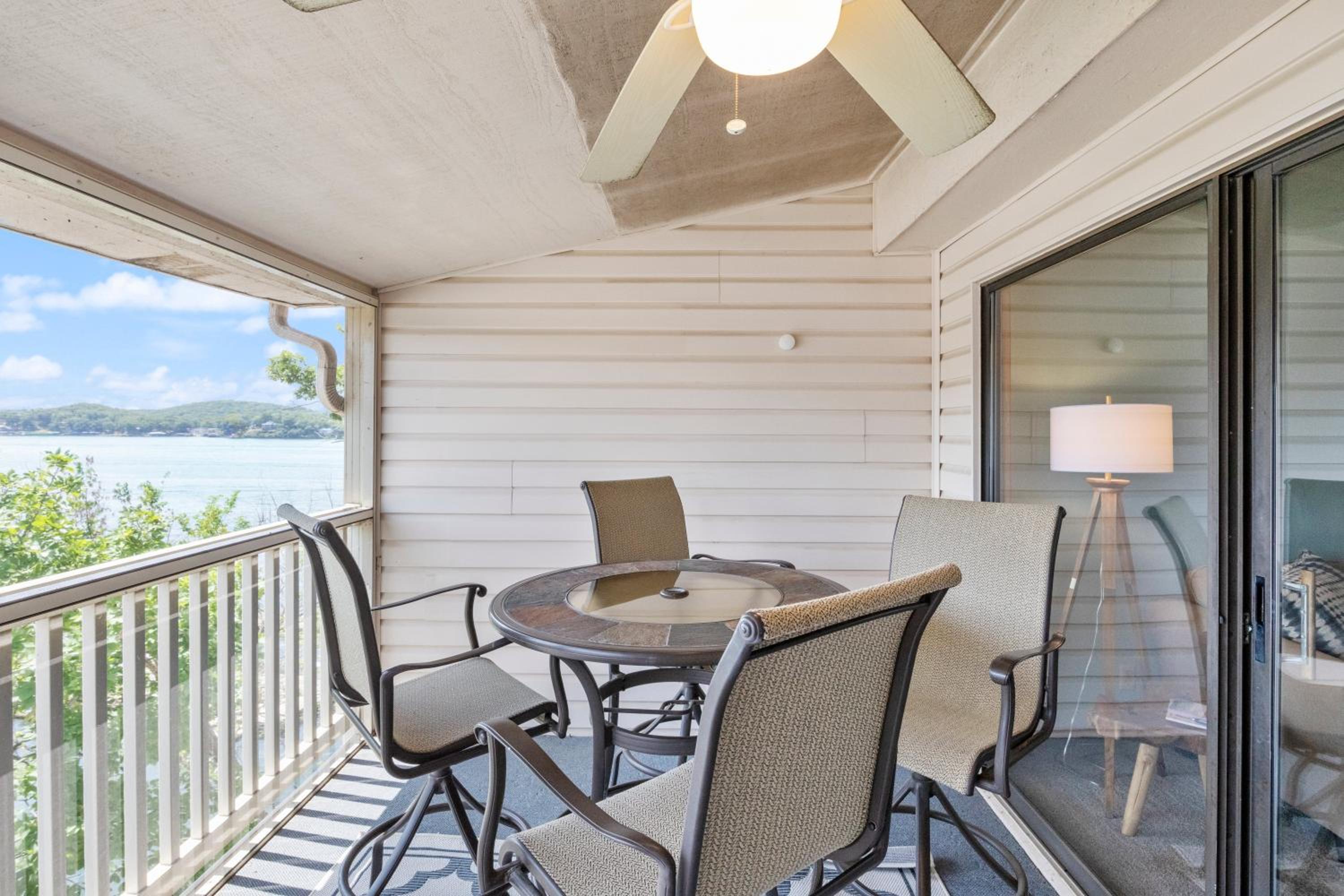 Lake Views, Lakefront Pool, Great Location!