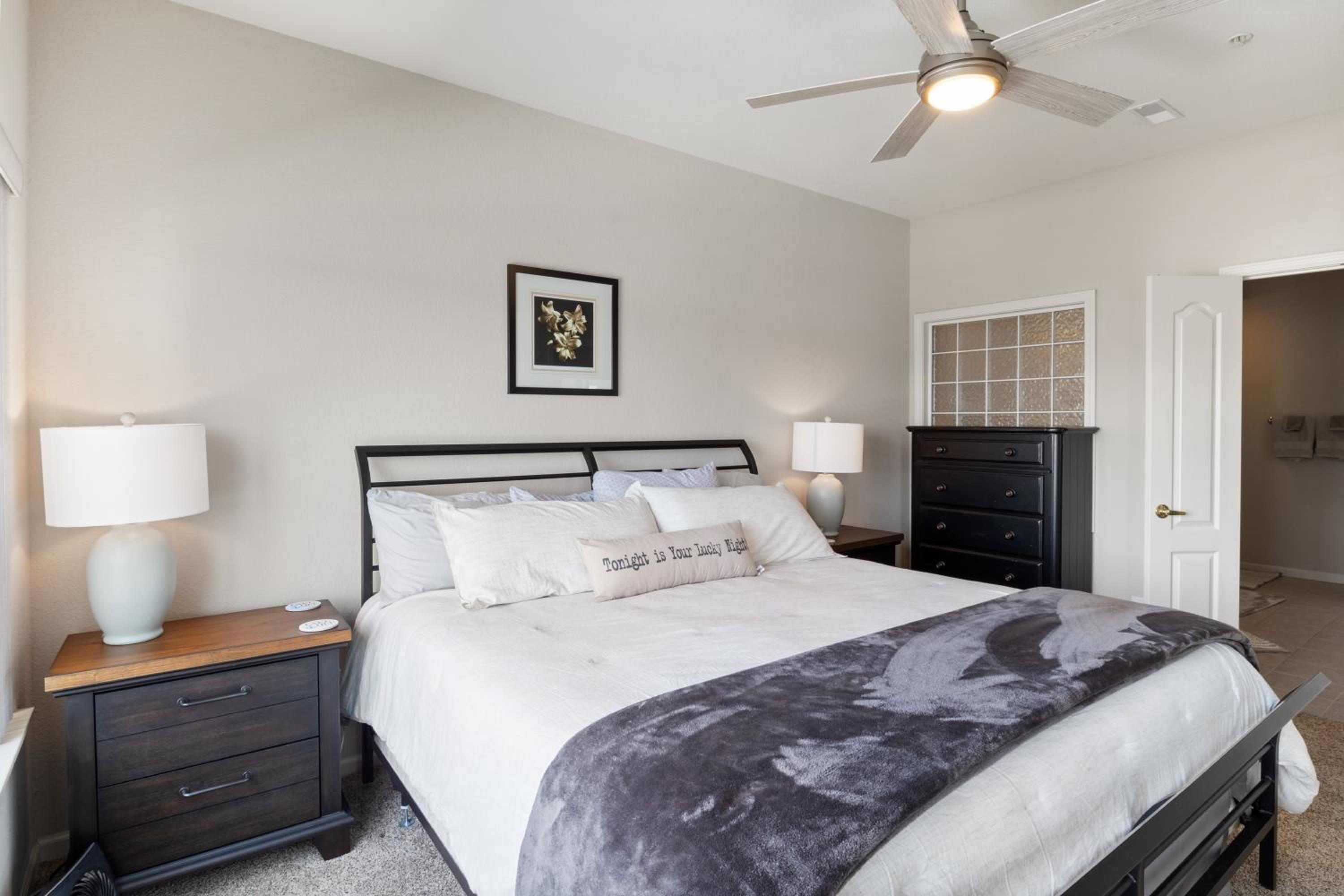 Serene Lake View and Easy Access to Local Delights