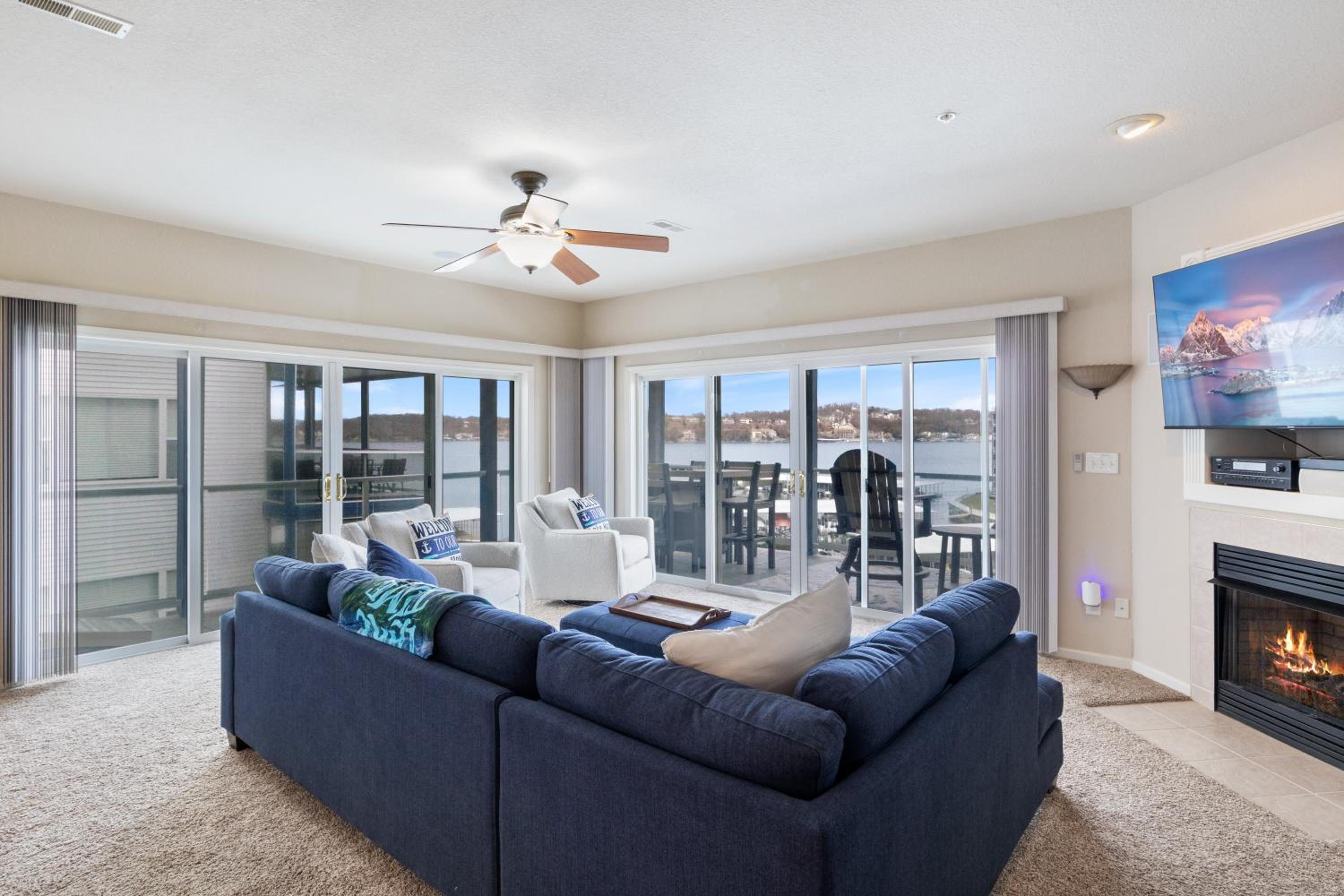 Serene Lake View and Easy Access to Local Delights