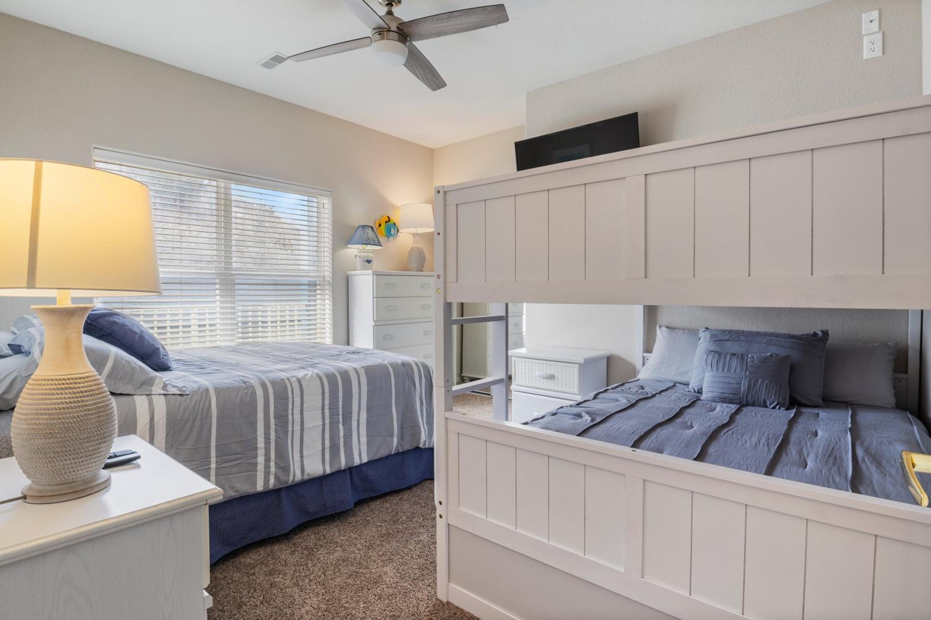 Serene Lake View and Easy Access to Local Delights