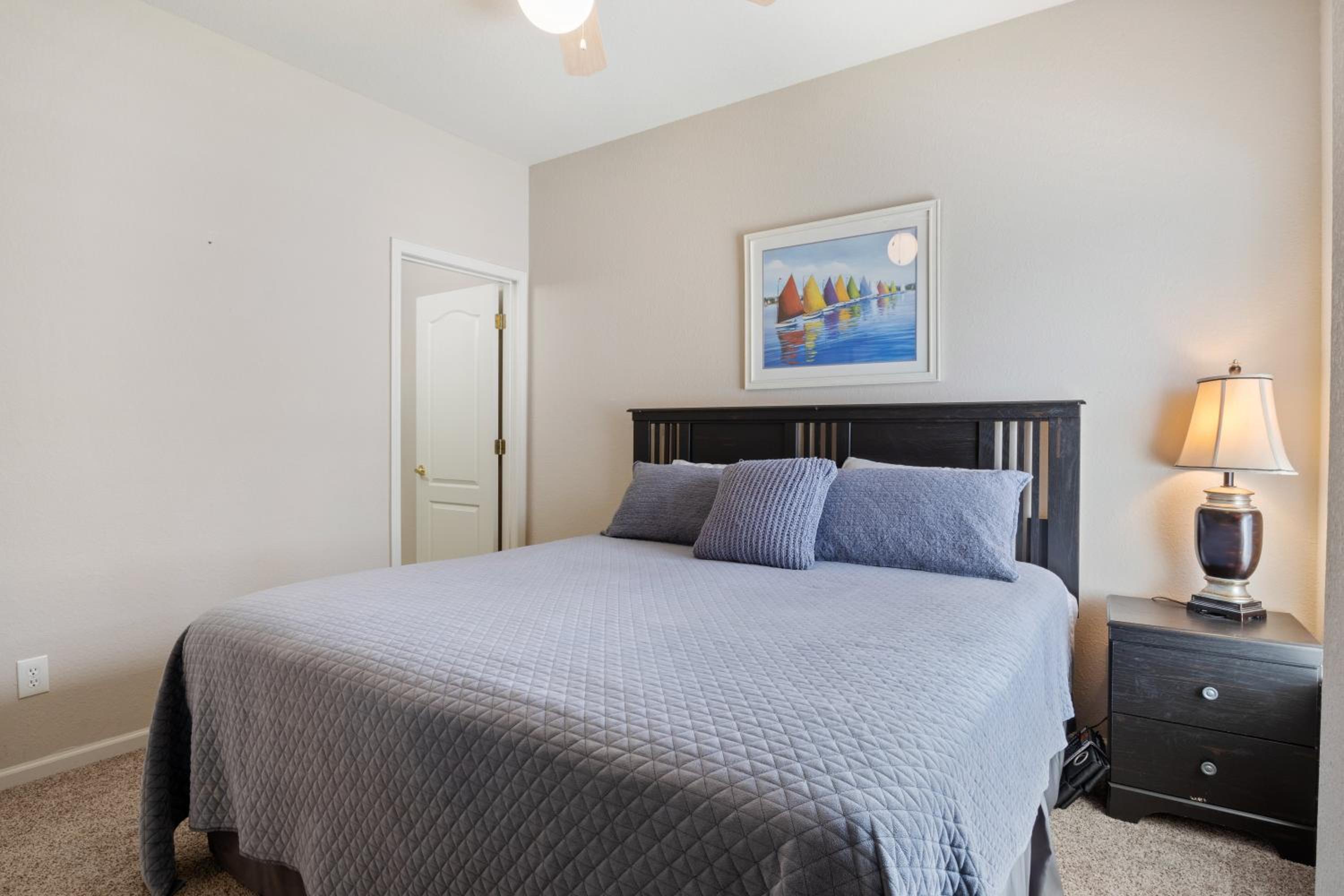 Serene Lake View and Easy Access to Local Delights