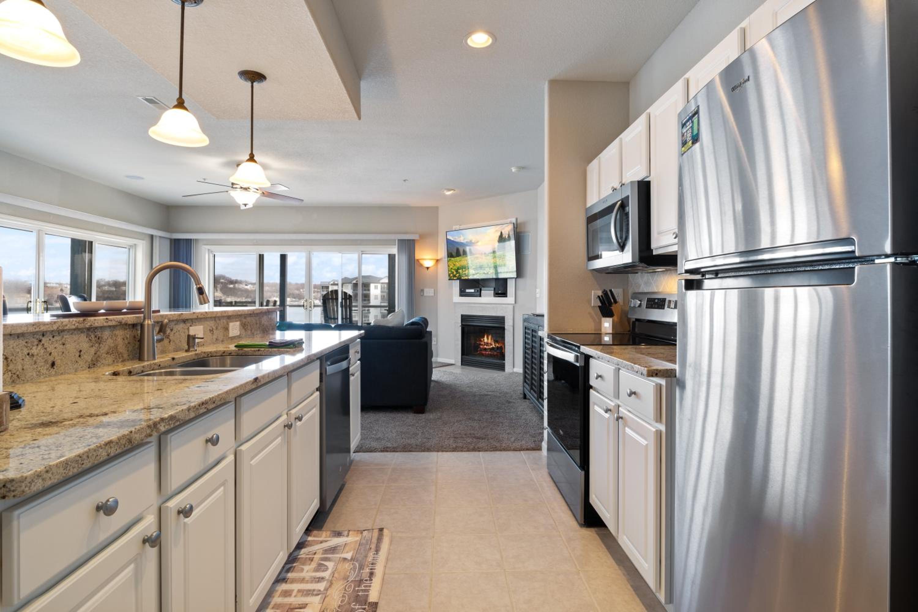 Serene Lake View and Easy Access to Local Delights