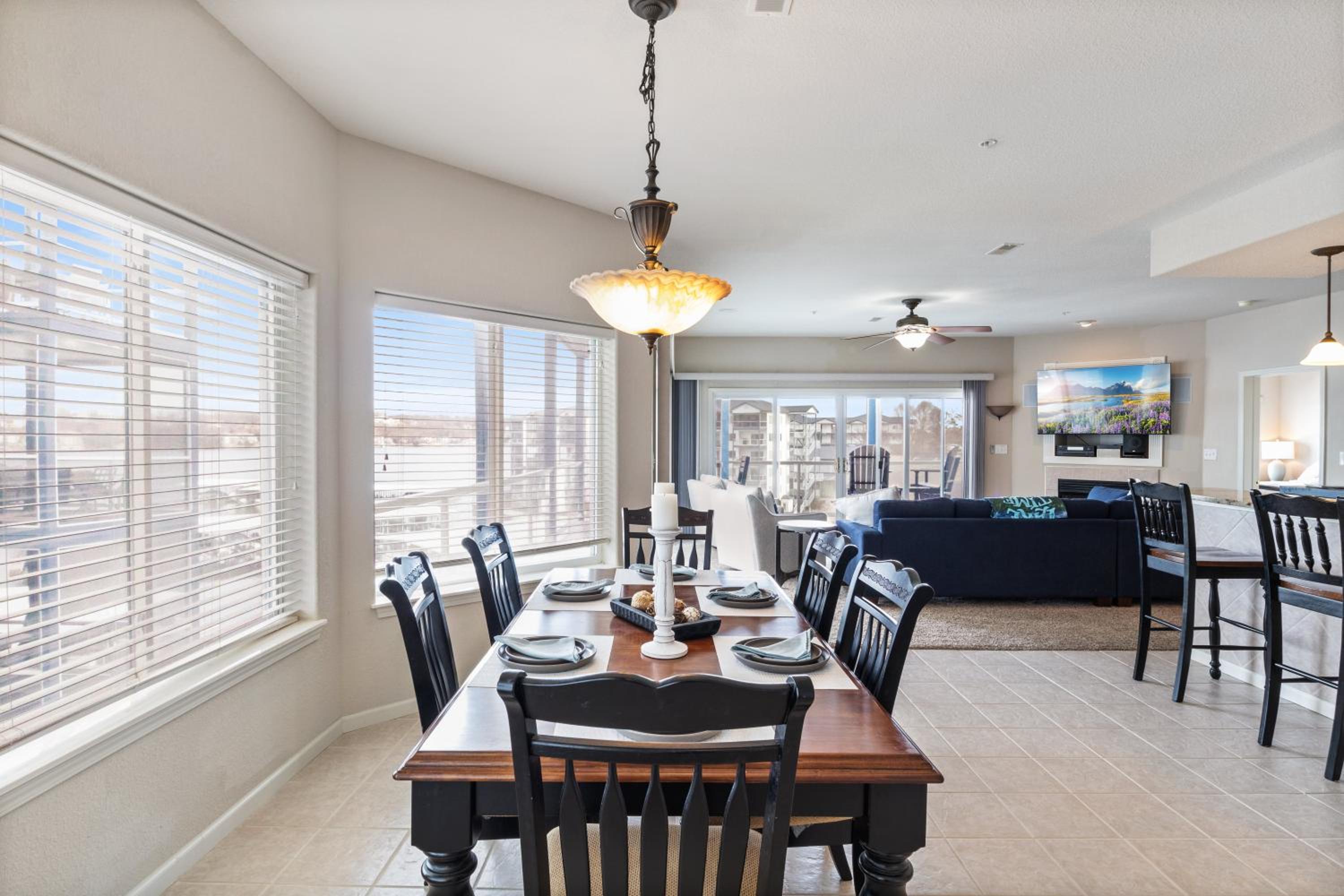 Serene Lake View and Easy Access to Local Delights